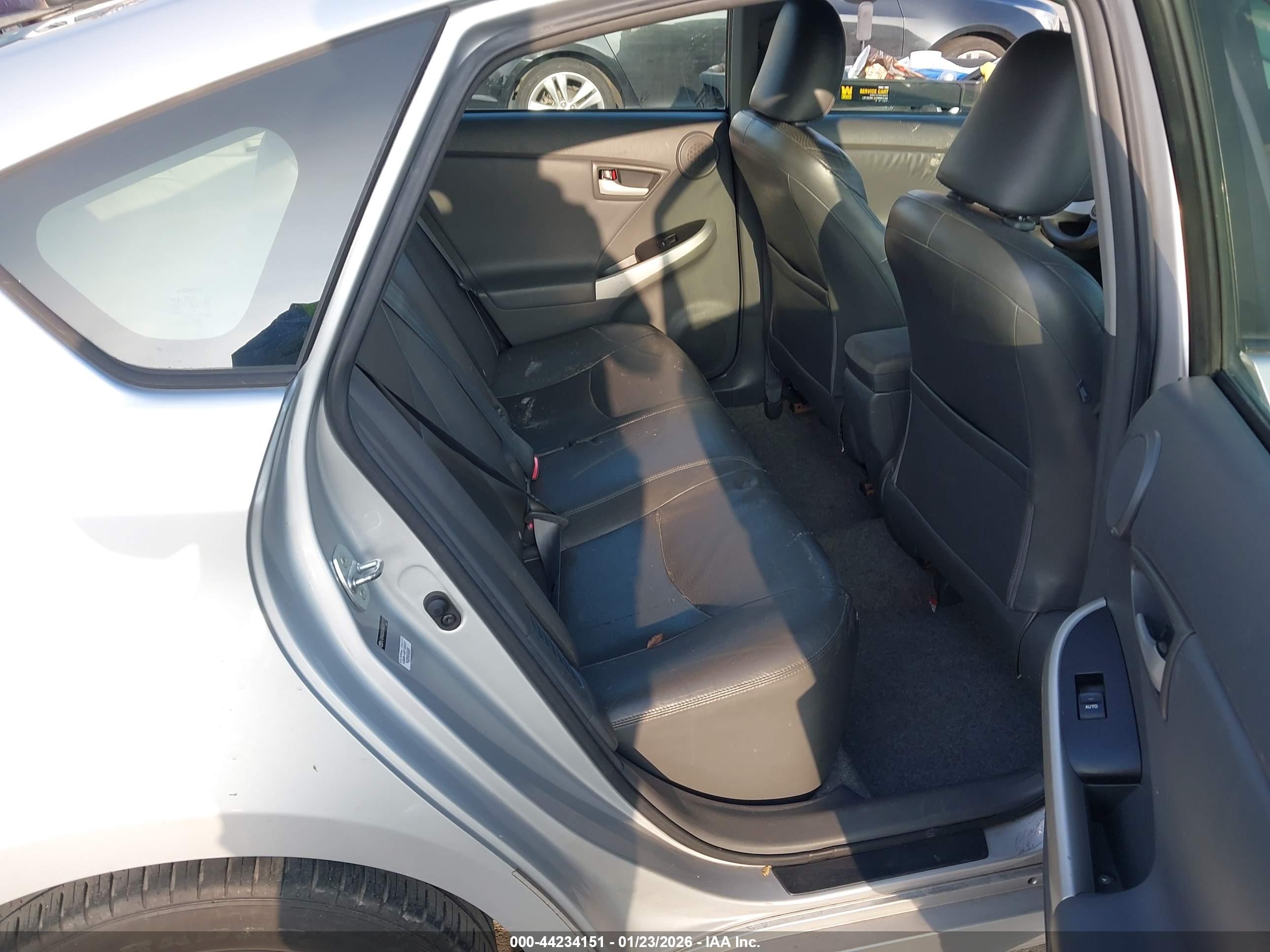 TOYOTA PRIUS image 8
