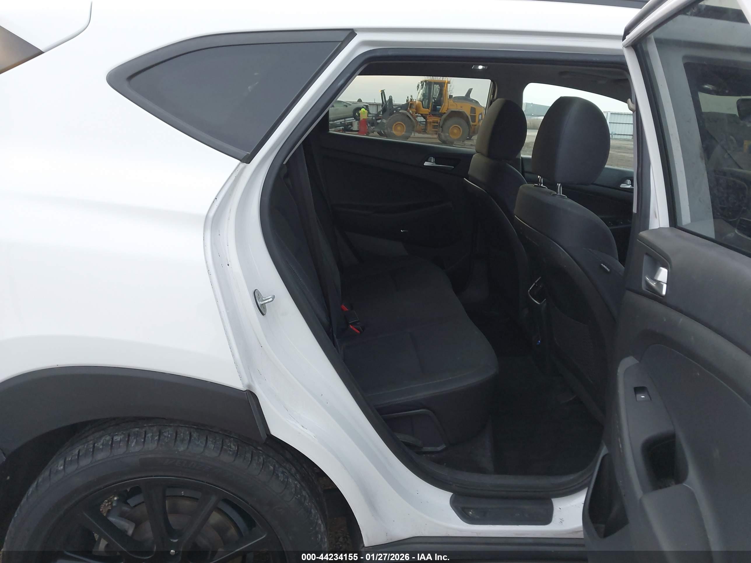 HYUNDAI TUCSON image 8