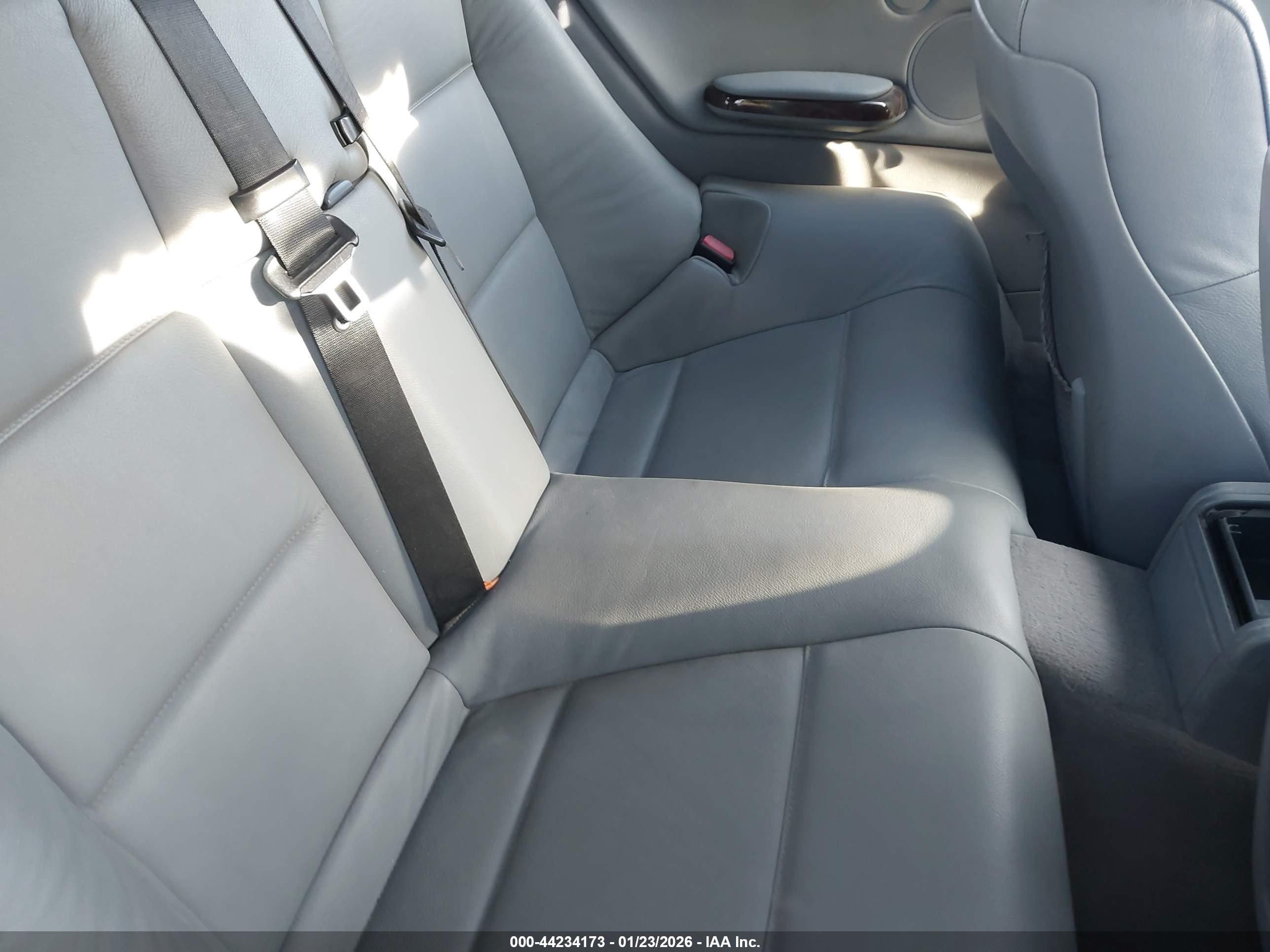 BMW 330CI image 8