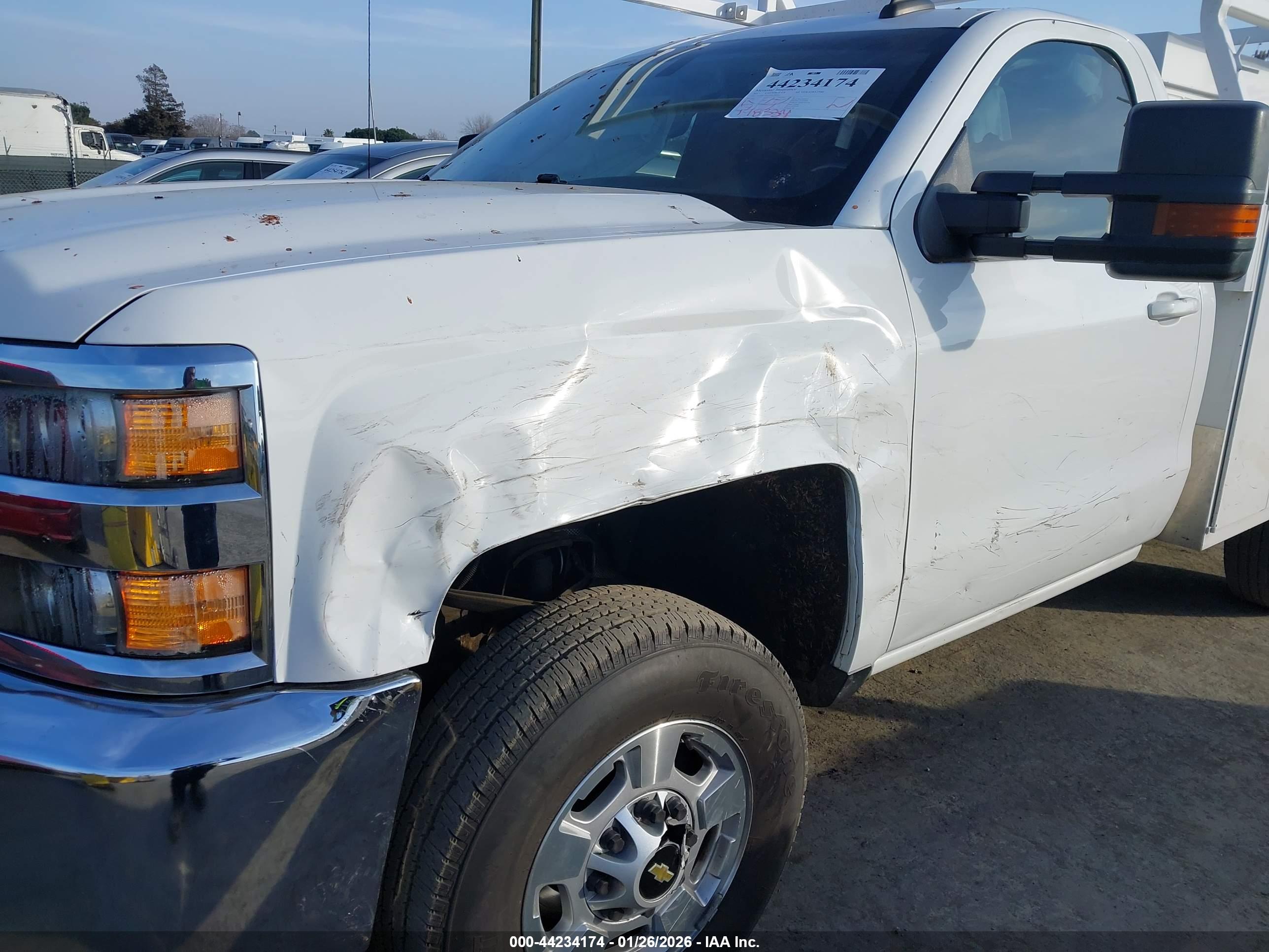 CHEVROLET SILVERADO image 6