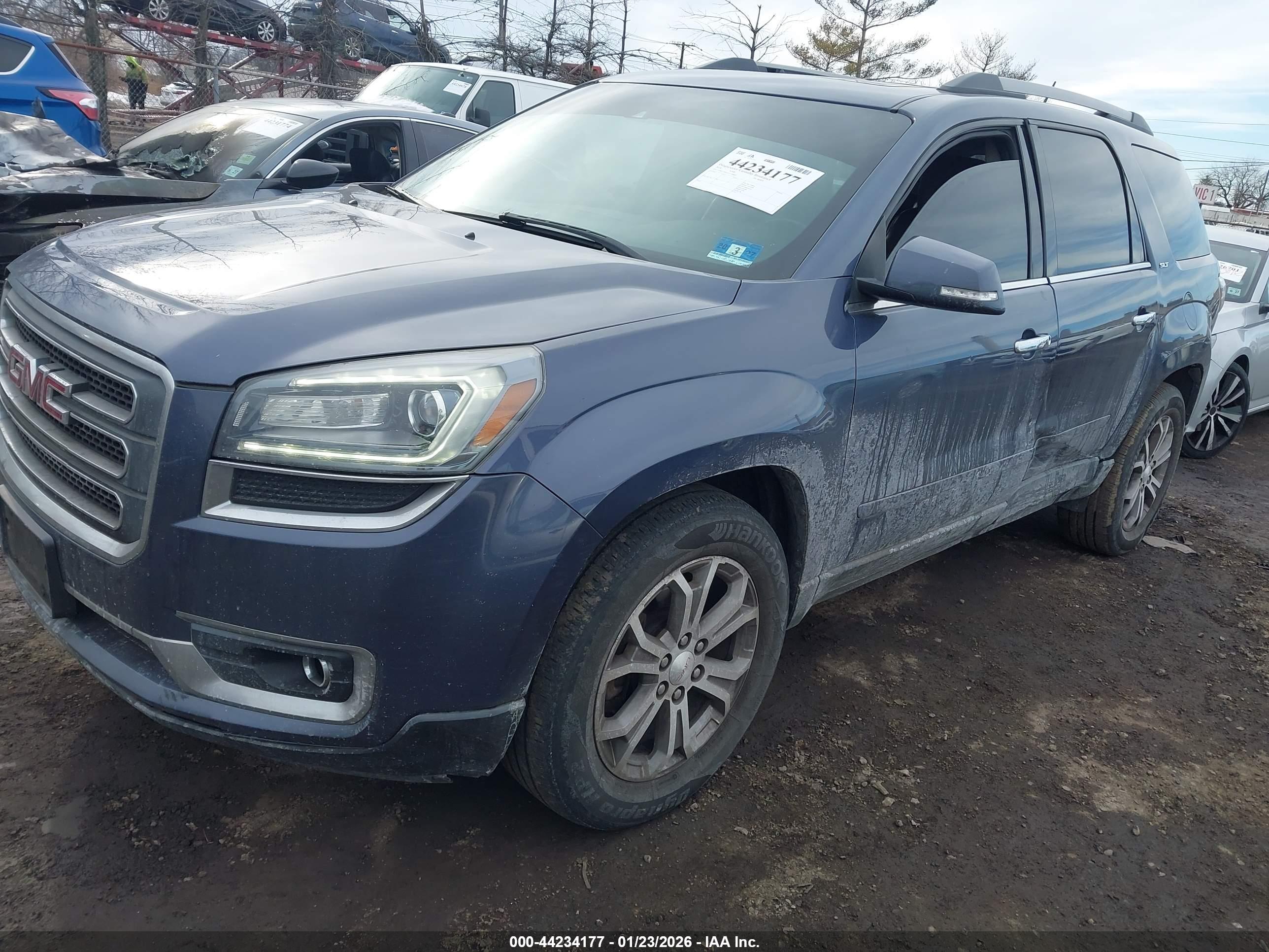 GMC ACADIA image 2