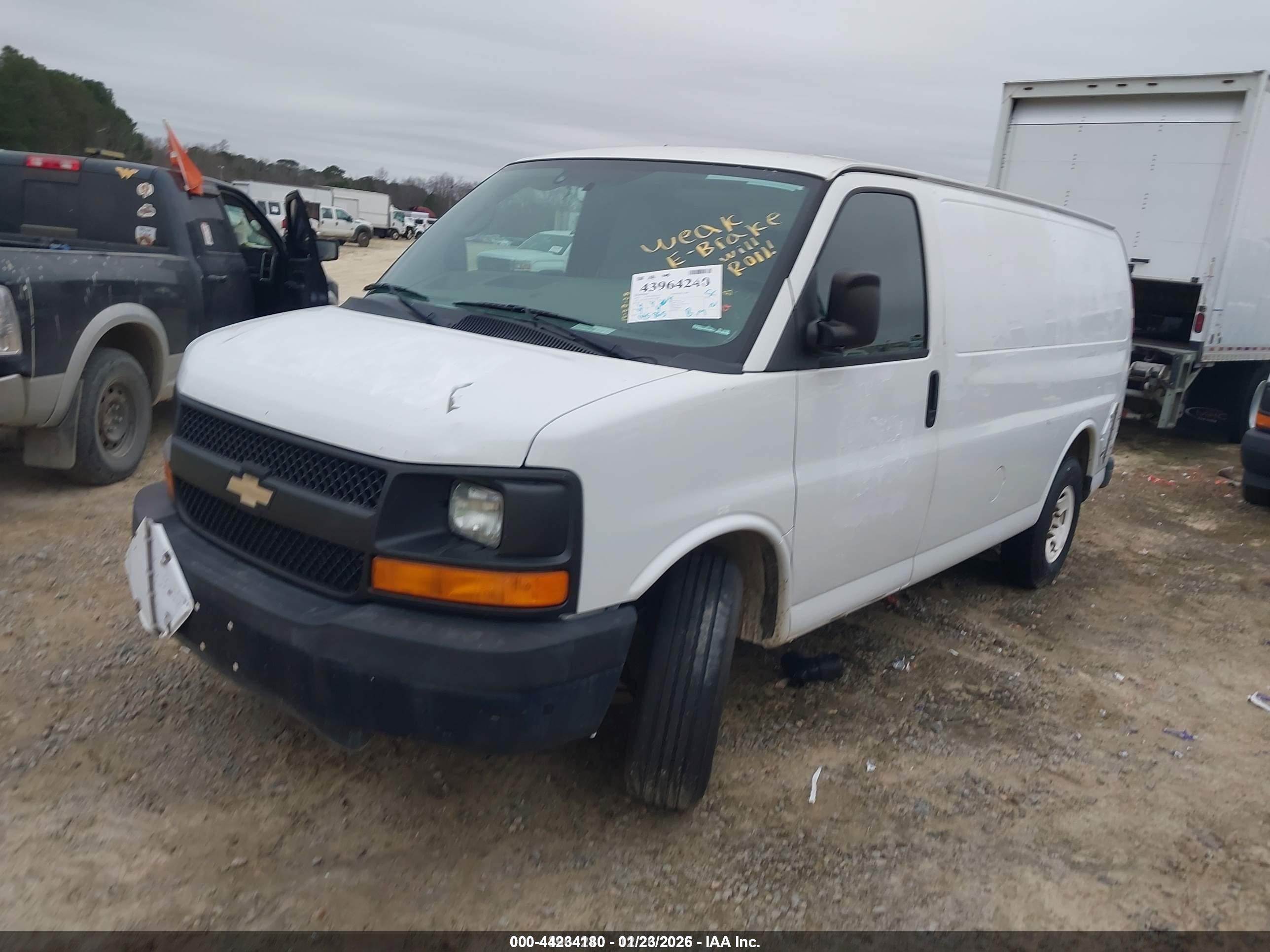 CHEVROLET EXPRESS image 2
