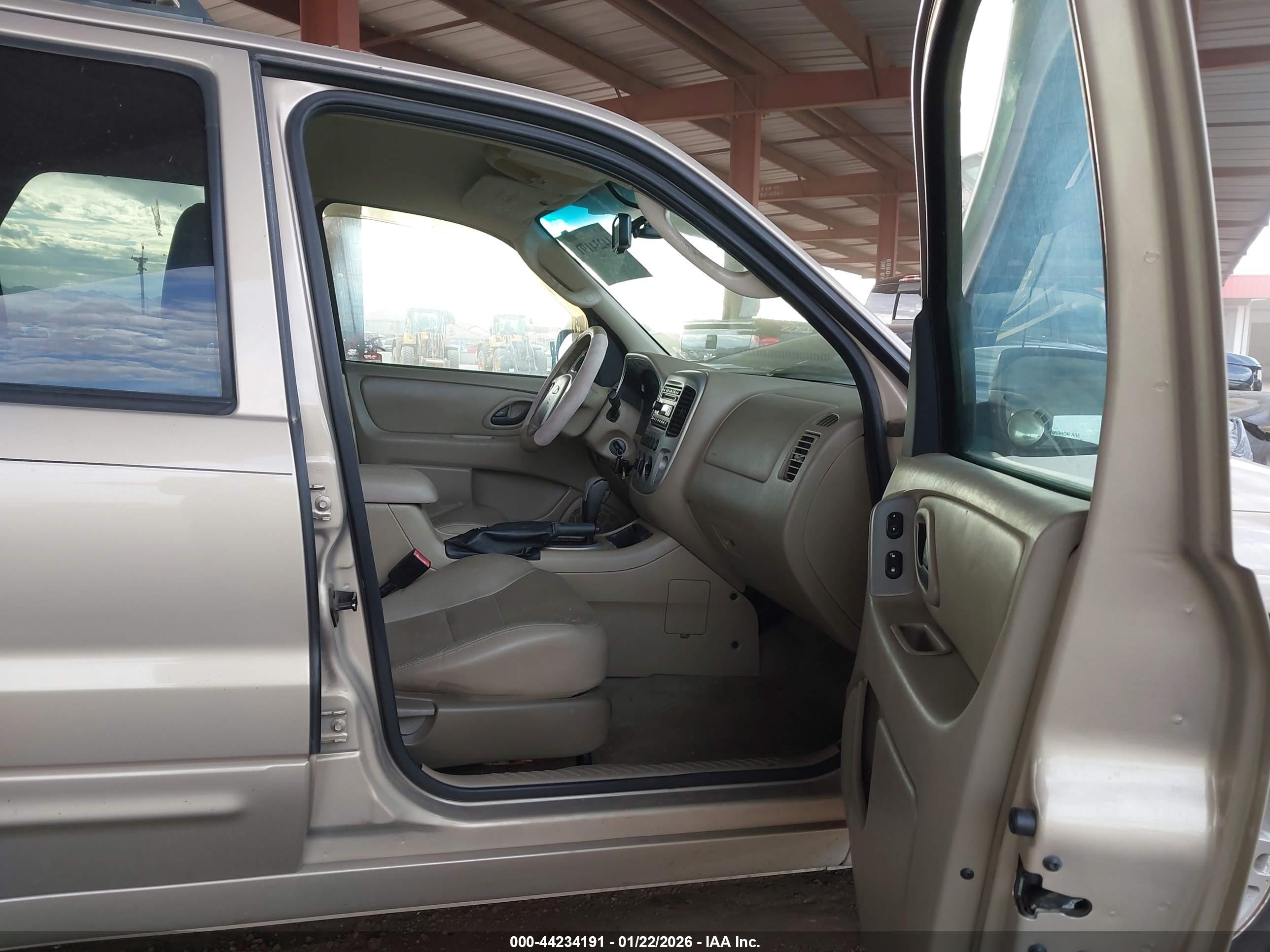 FORD ESCAPE image 5