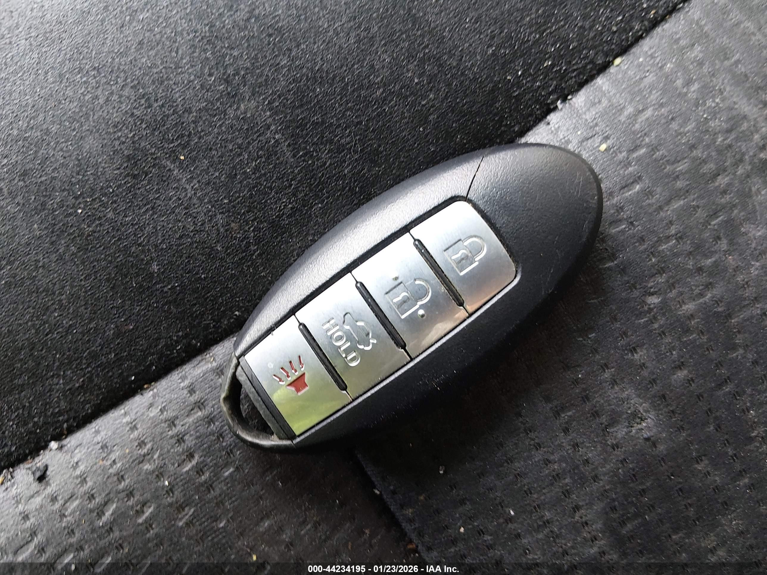 NISSAN MAXIMA image 11