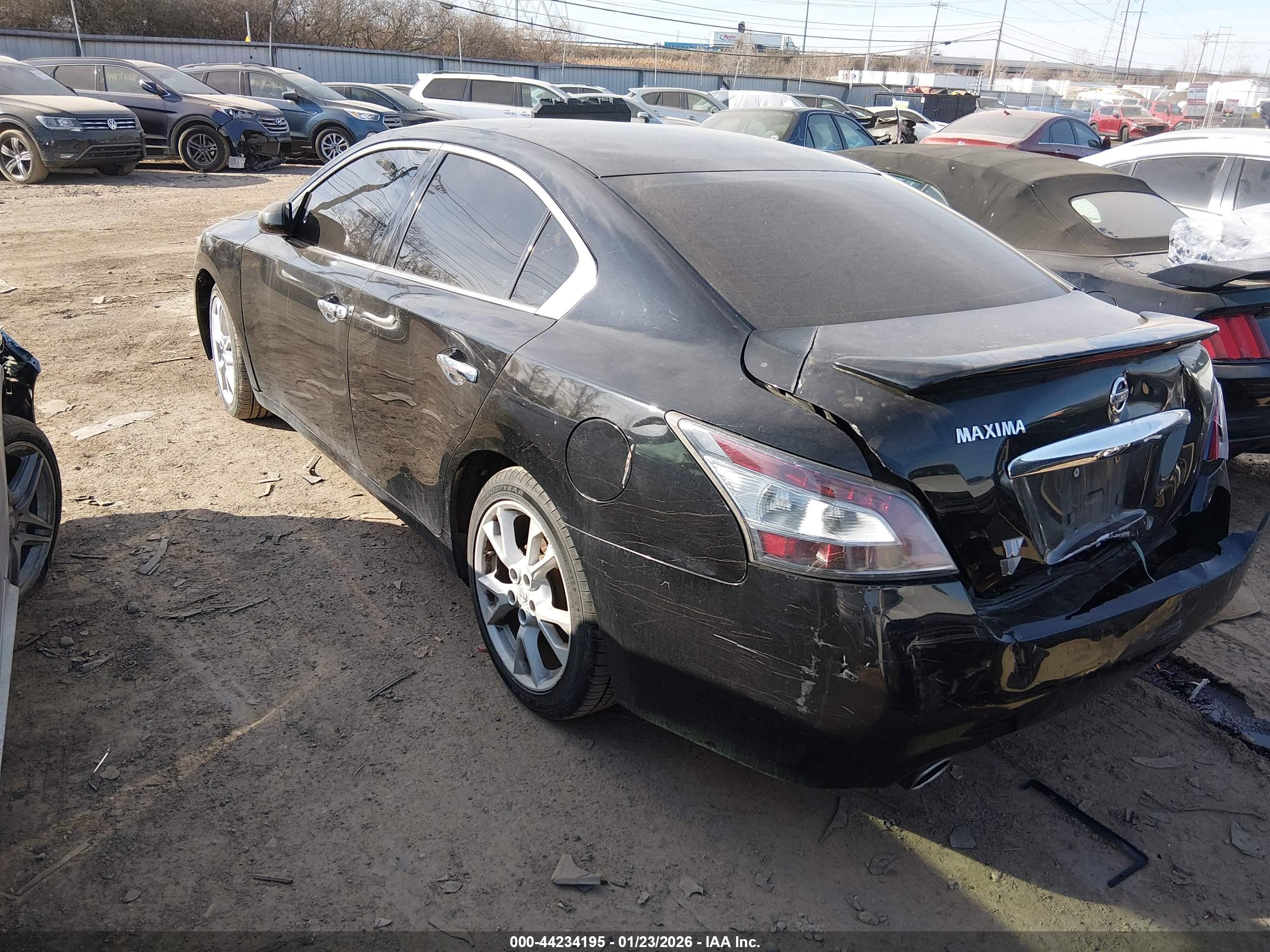 NISSAN MAXIMA image 3