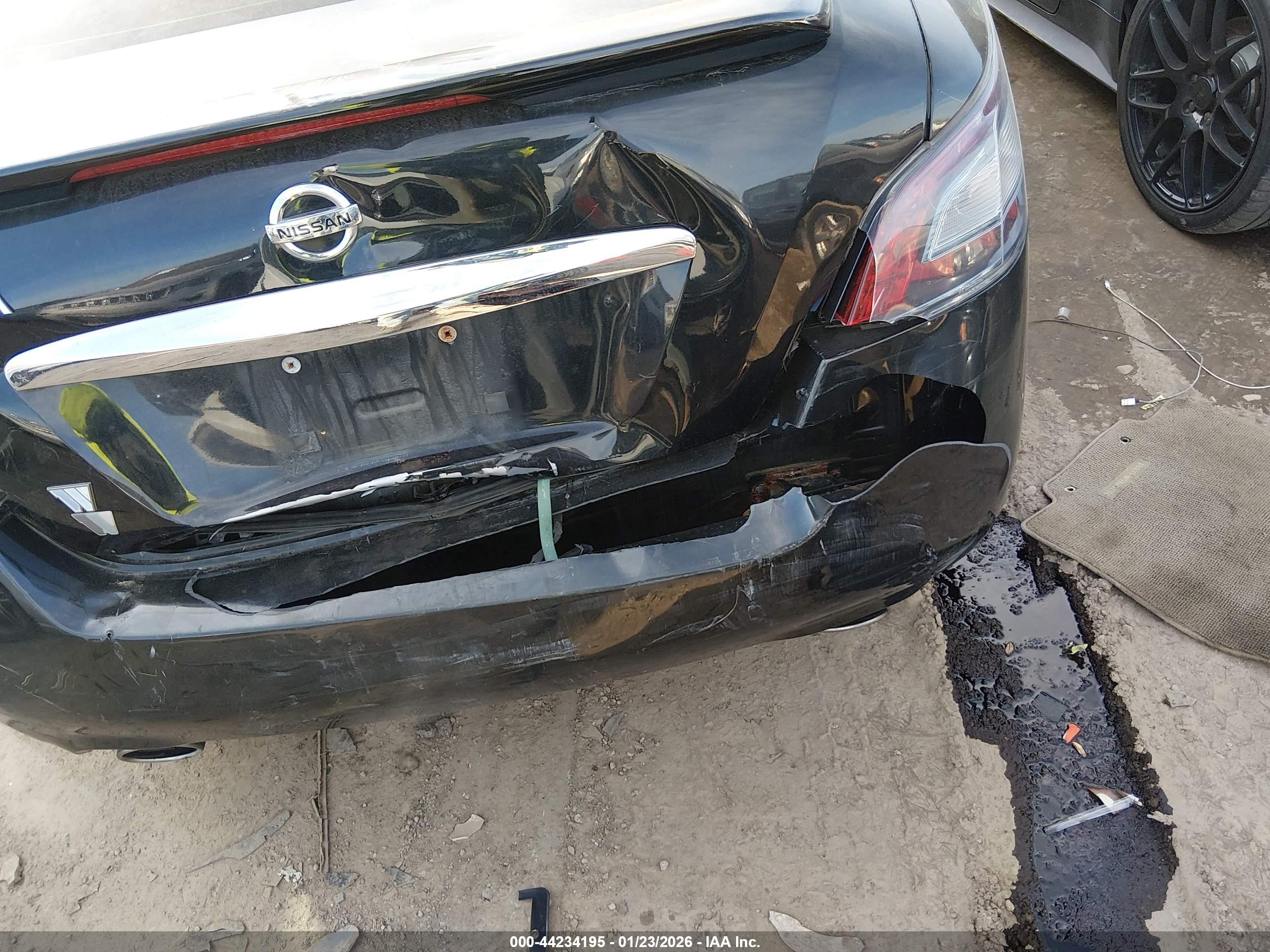NISSAN MAXIMA image 6