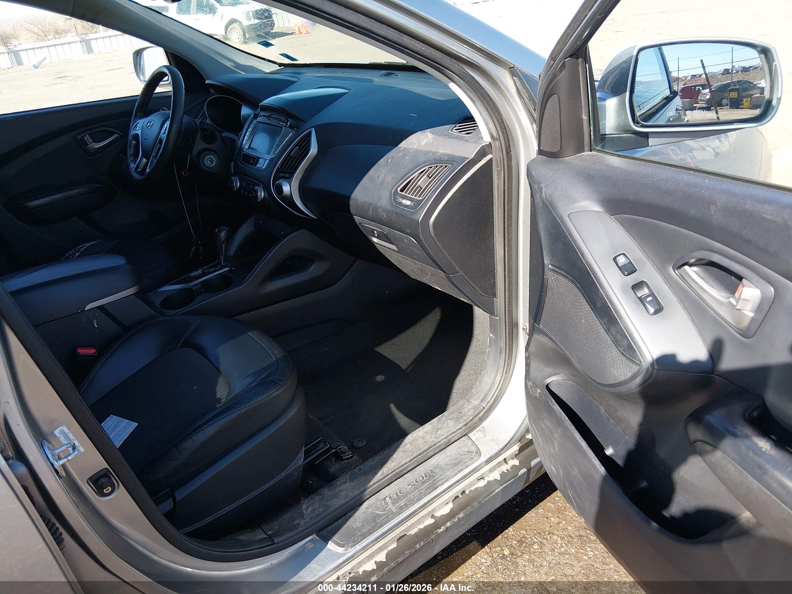 HYUNDAI TUCSON image 5