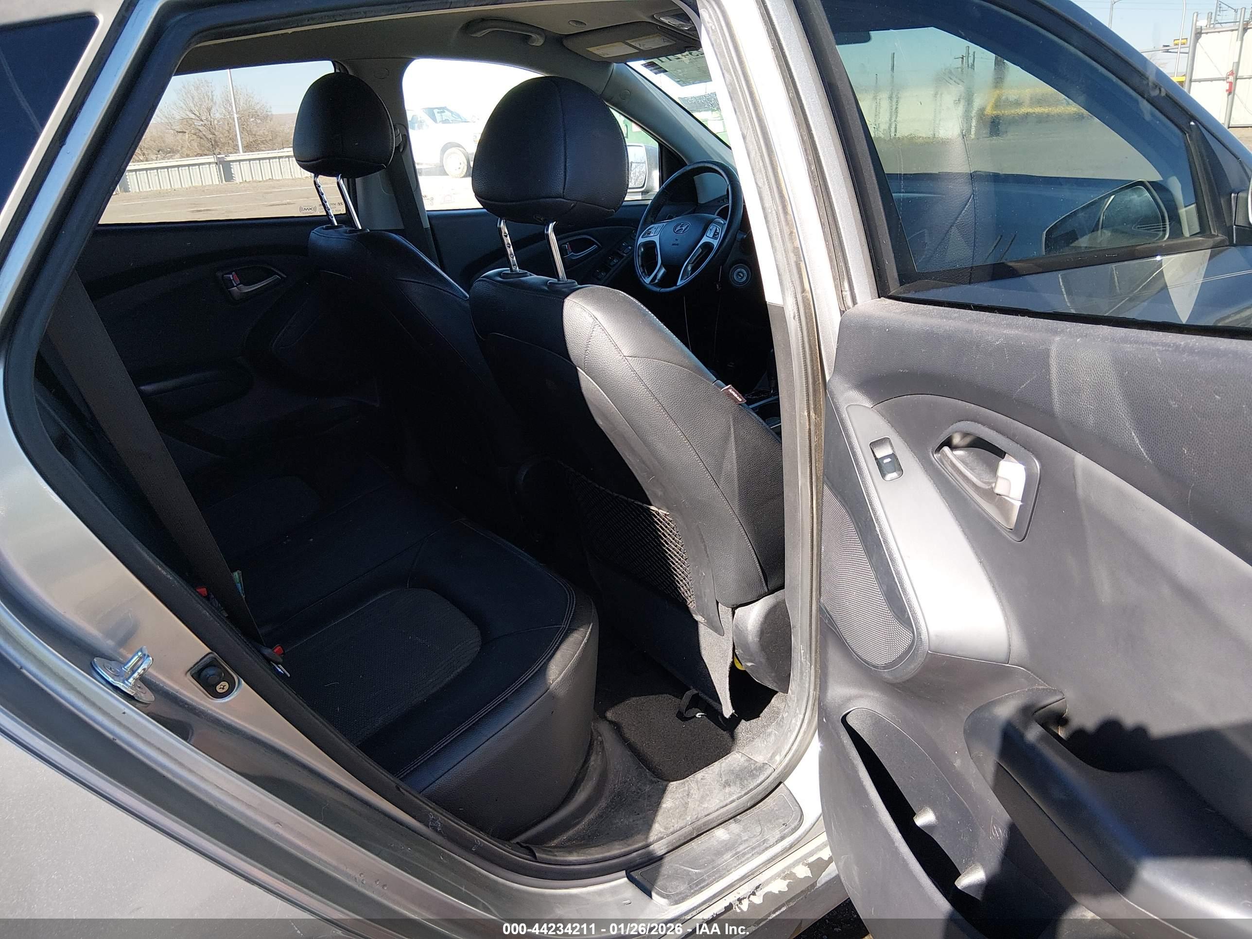 HYUNDAI TUCSON image 8