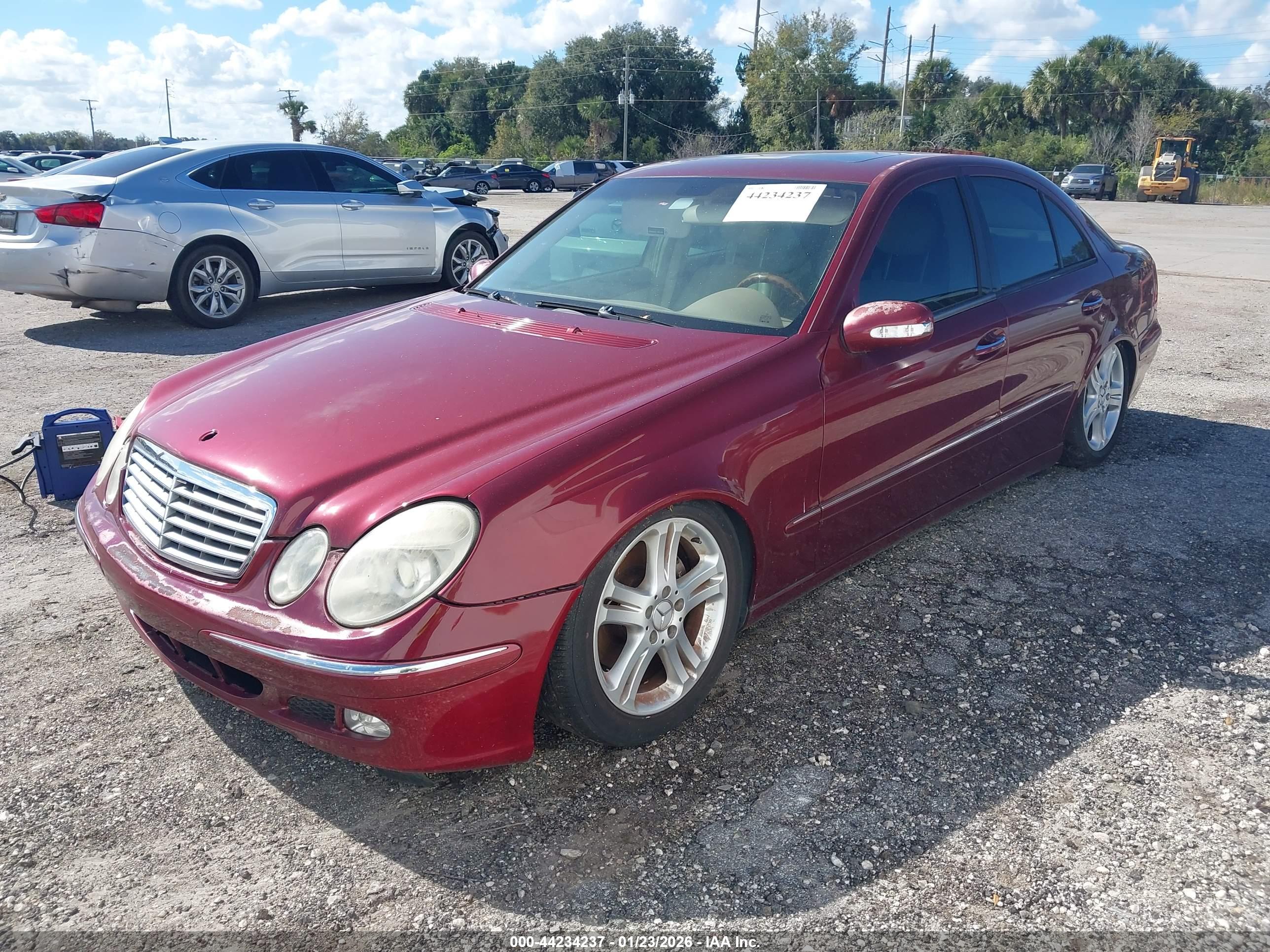 MERCEDES-BENZ E image 2