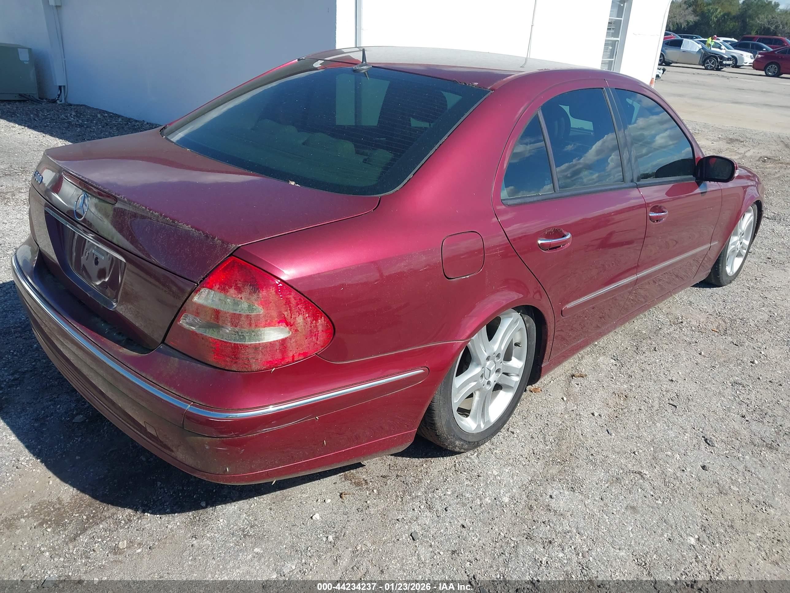 MERCEDES-BENZ E image 4
