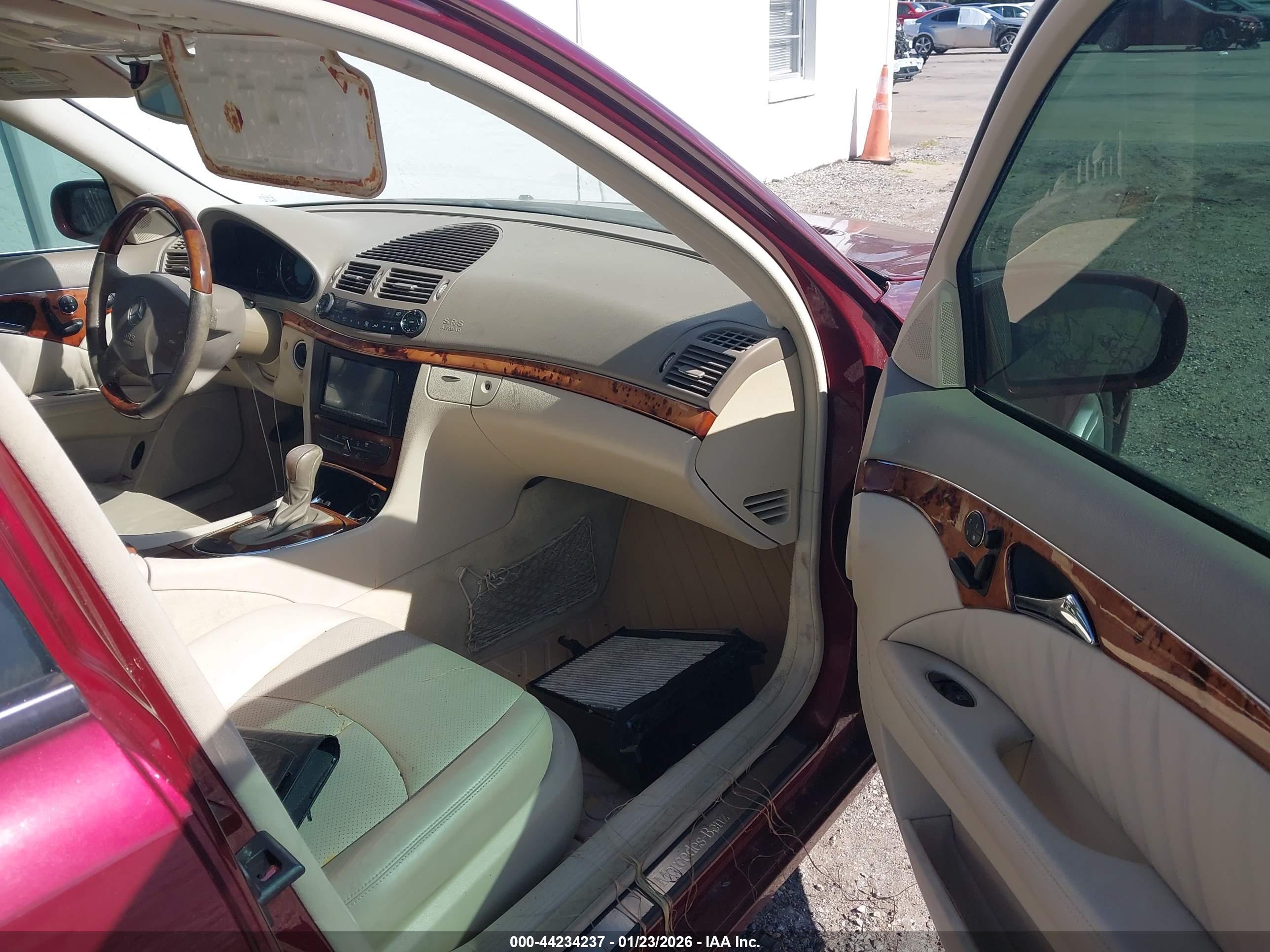MERCEDES-BENZ E image 5