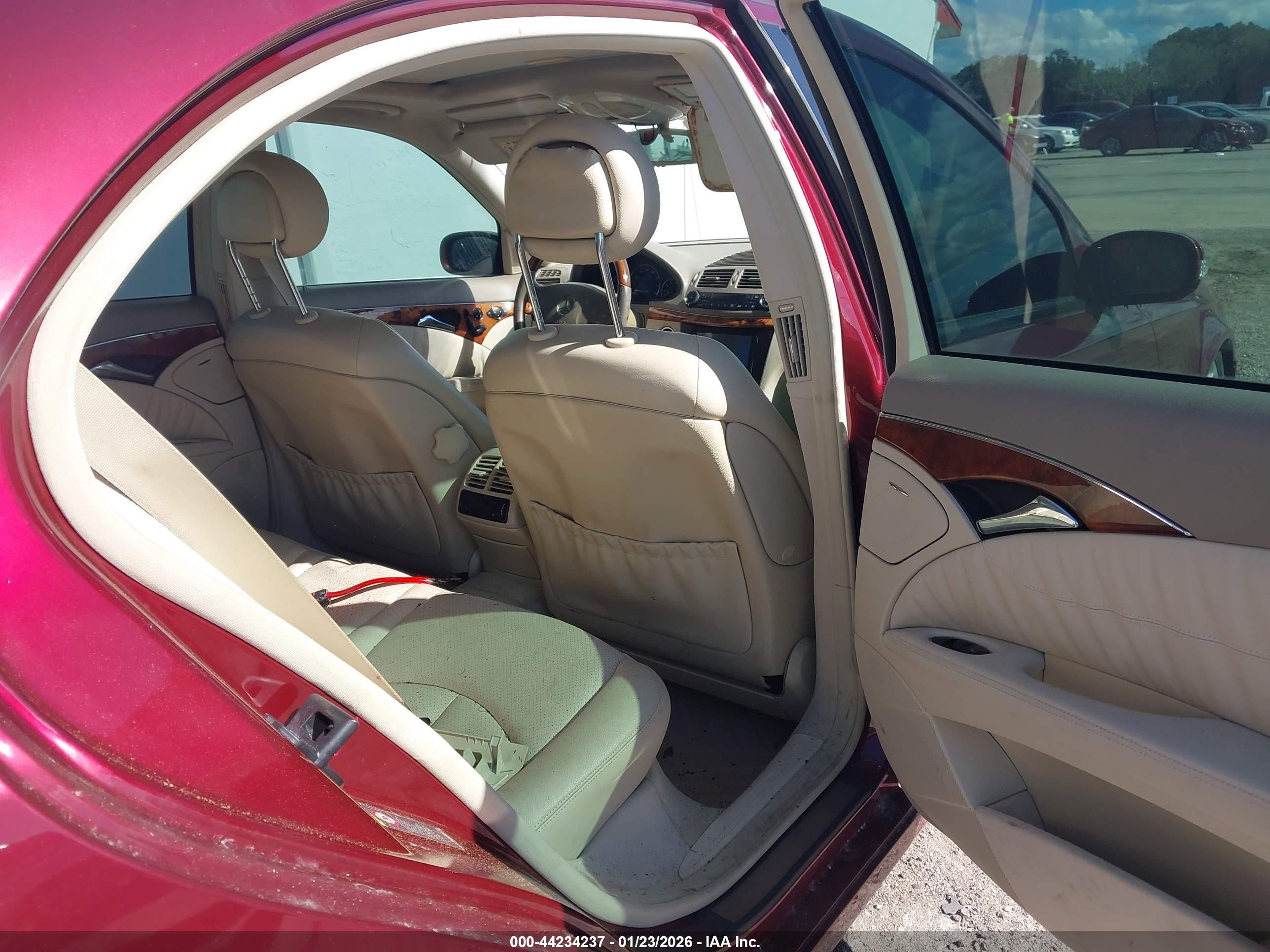 MERCEDES-BENZ E image 8