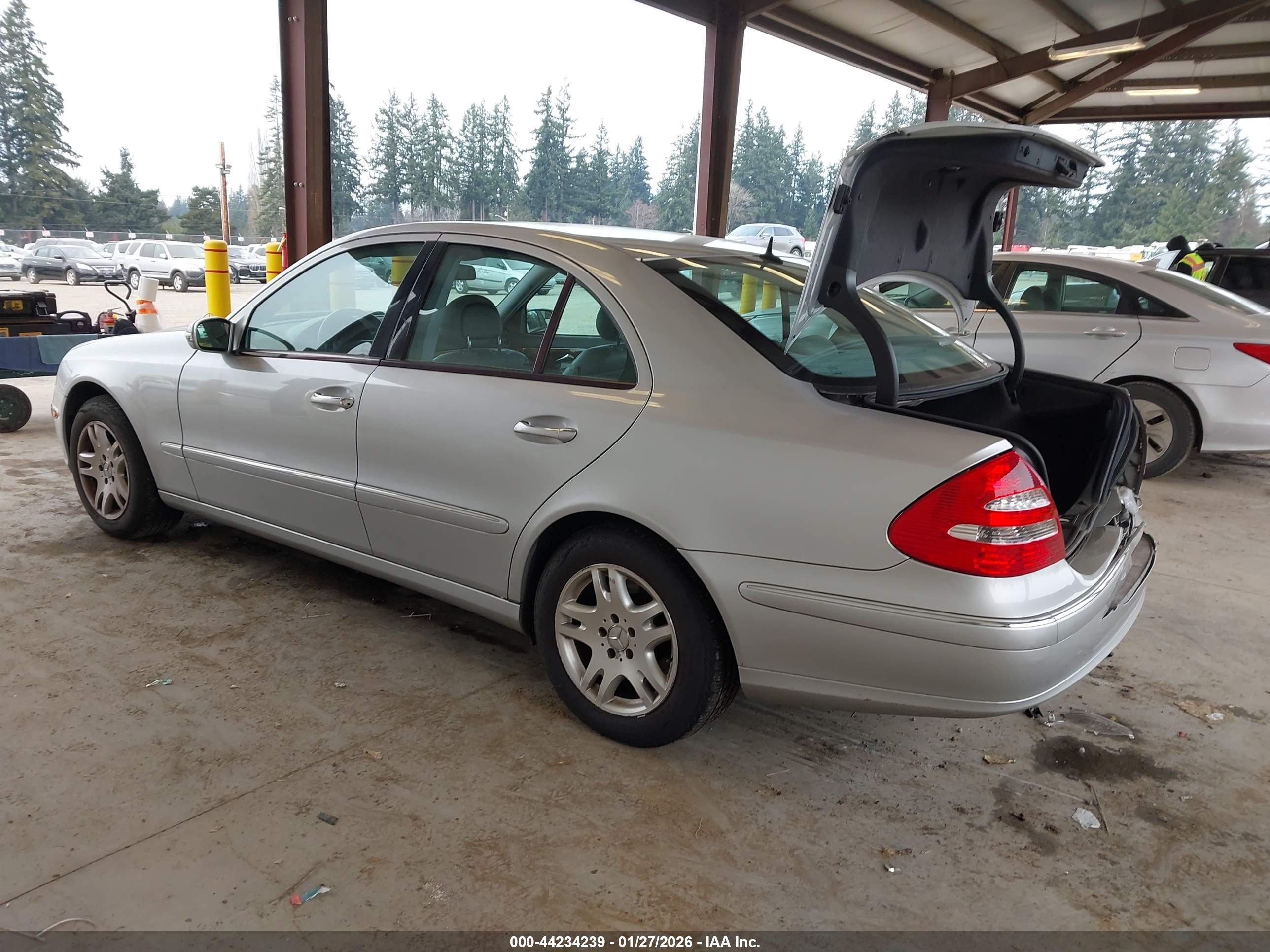 MERCEDES-BENZ E image 3
