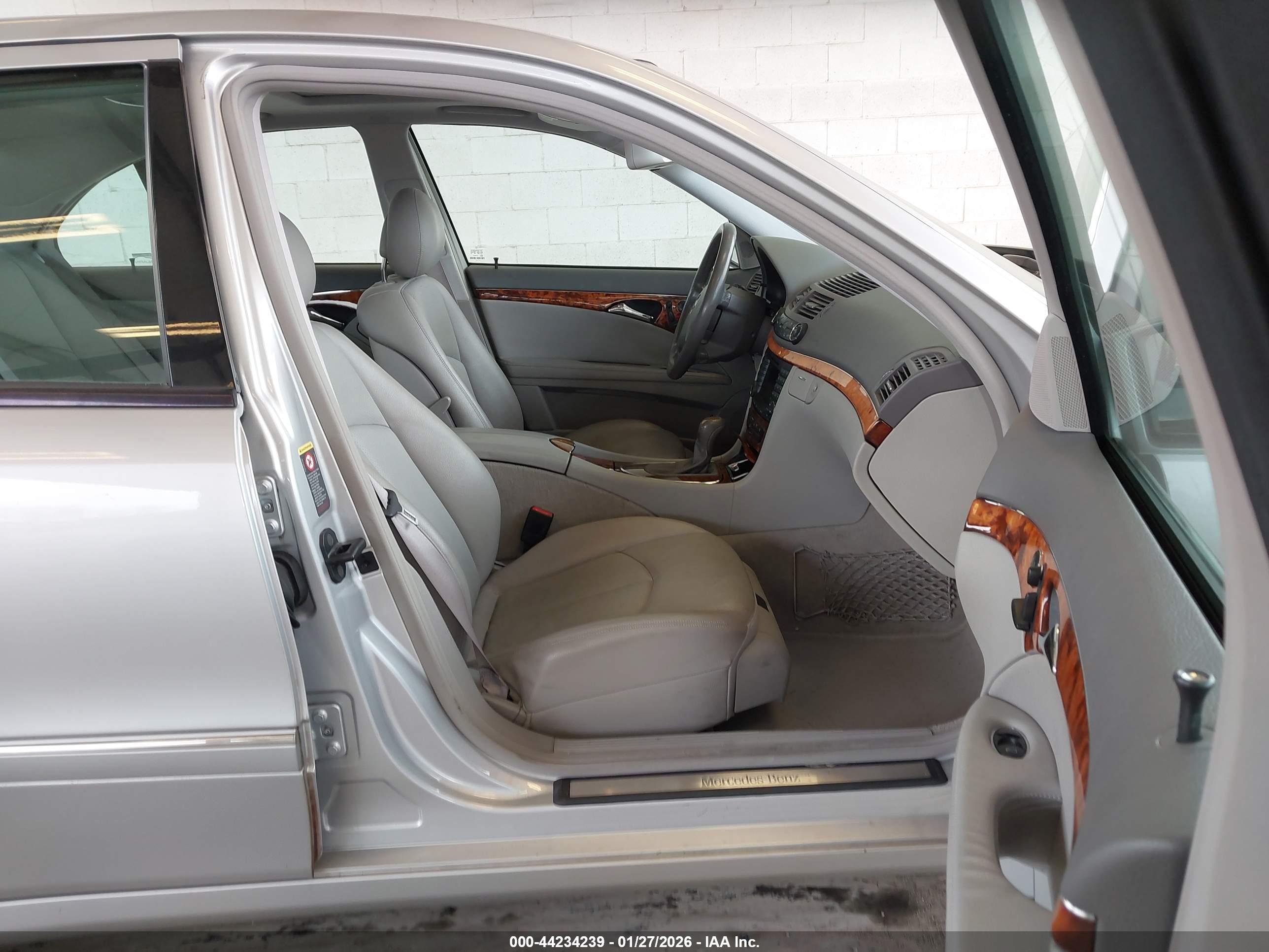 MERCEDES-BENZ E image 5