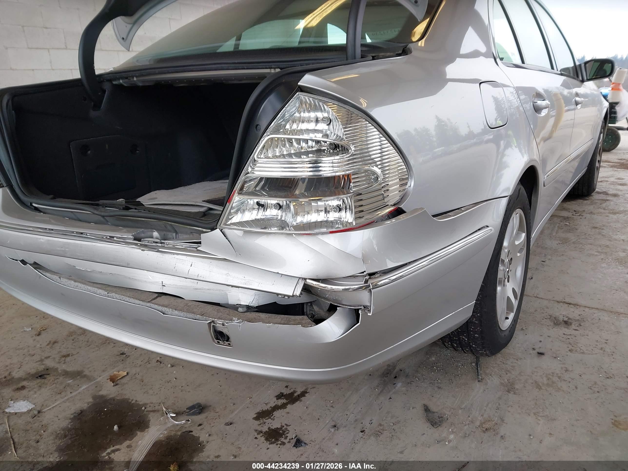 MERCEDES-BENZ E image 6