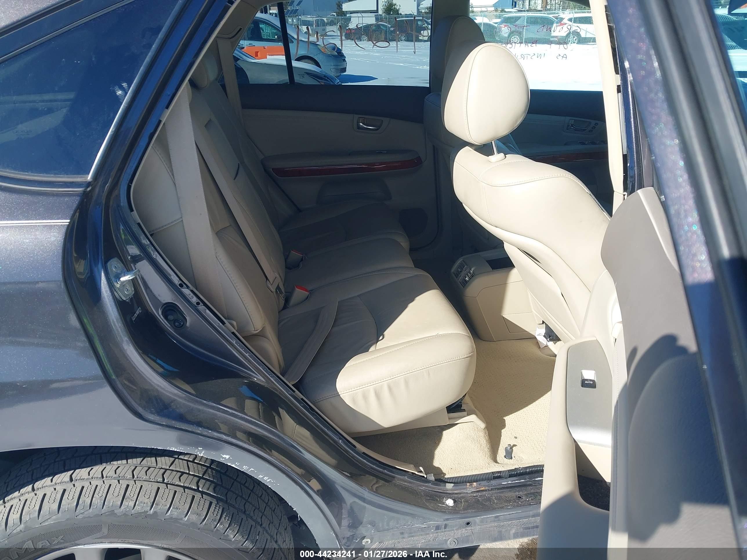 LEXUS RX image 8