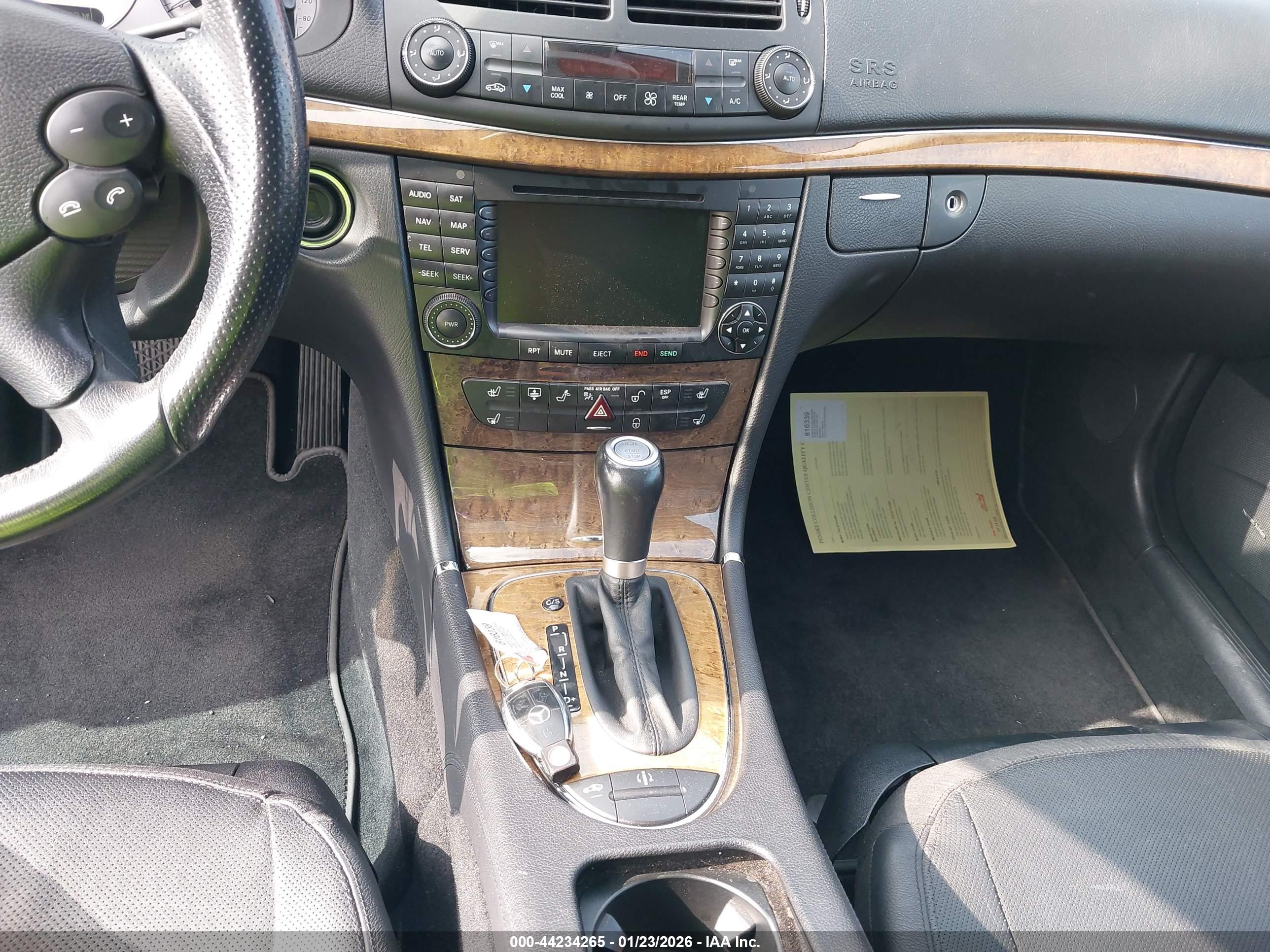 MERCEDES-BENZ E image 11