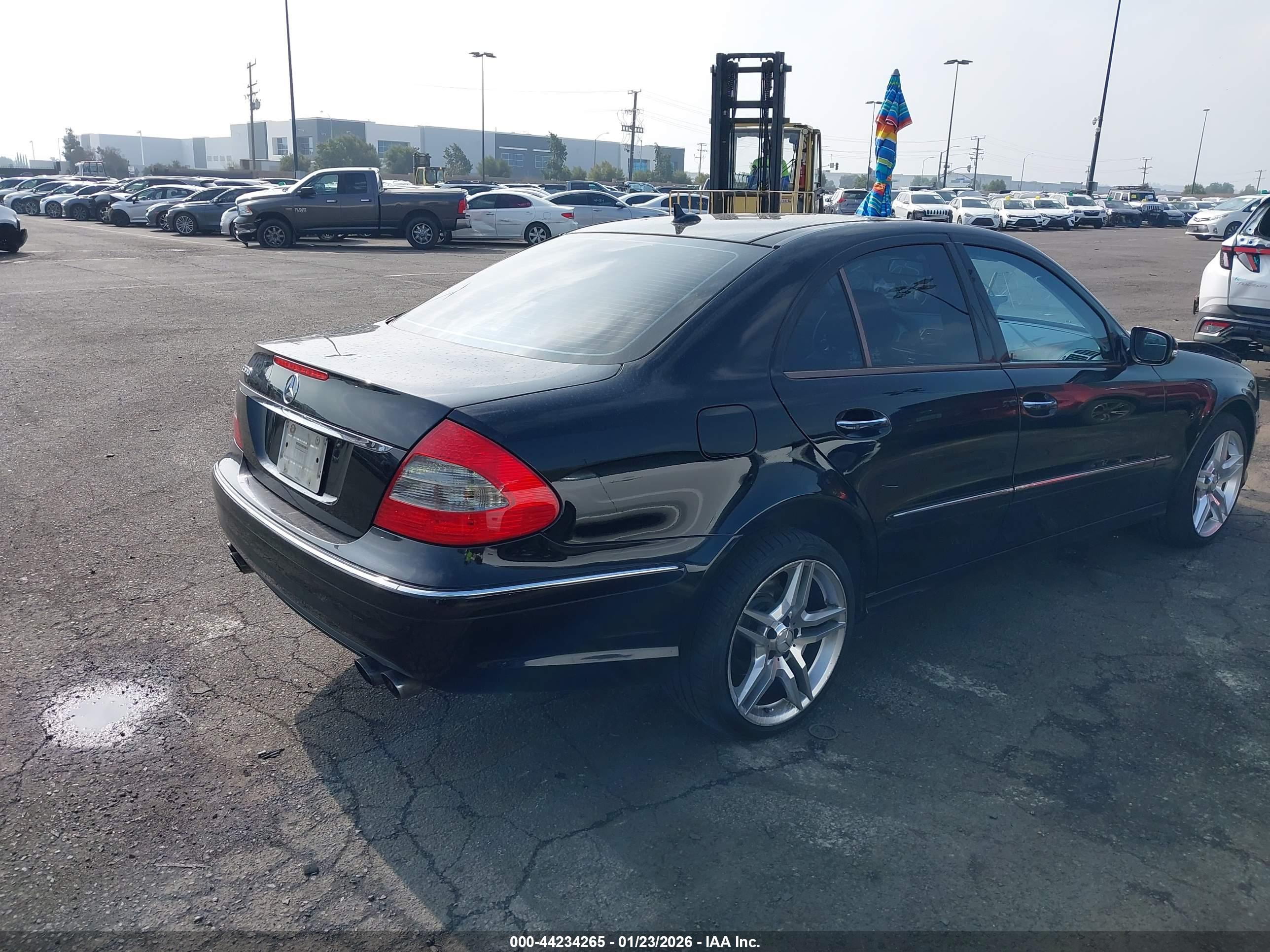 MERCEDES-BENZ E image 4