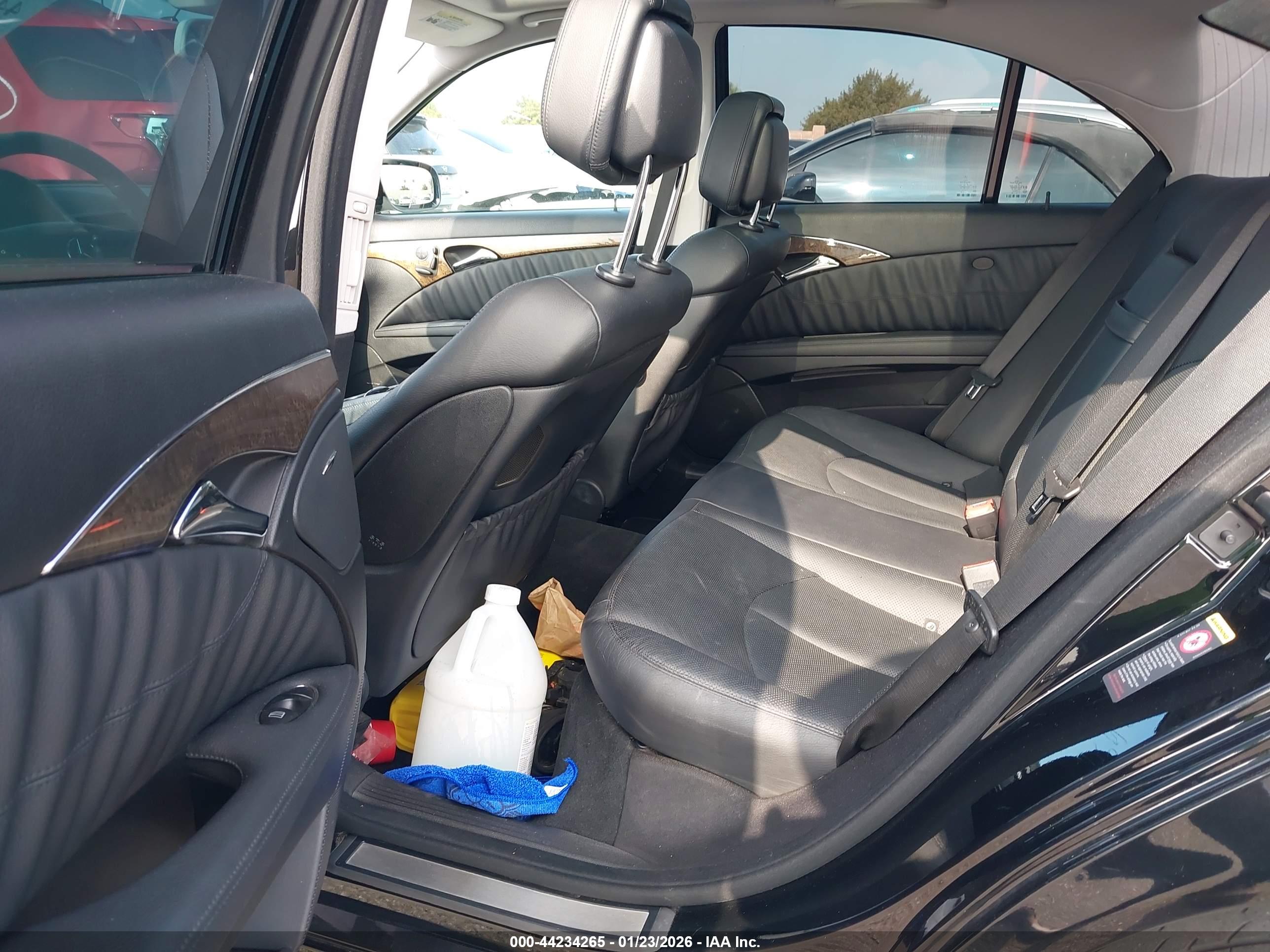 MERCEDES-BENZ E image 8