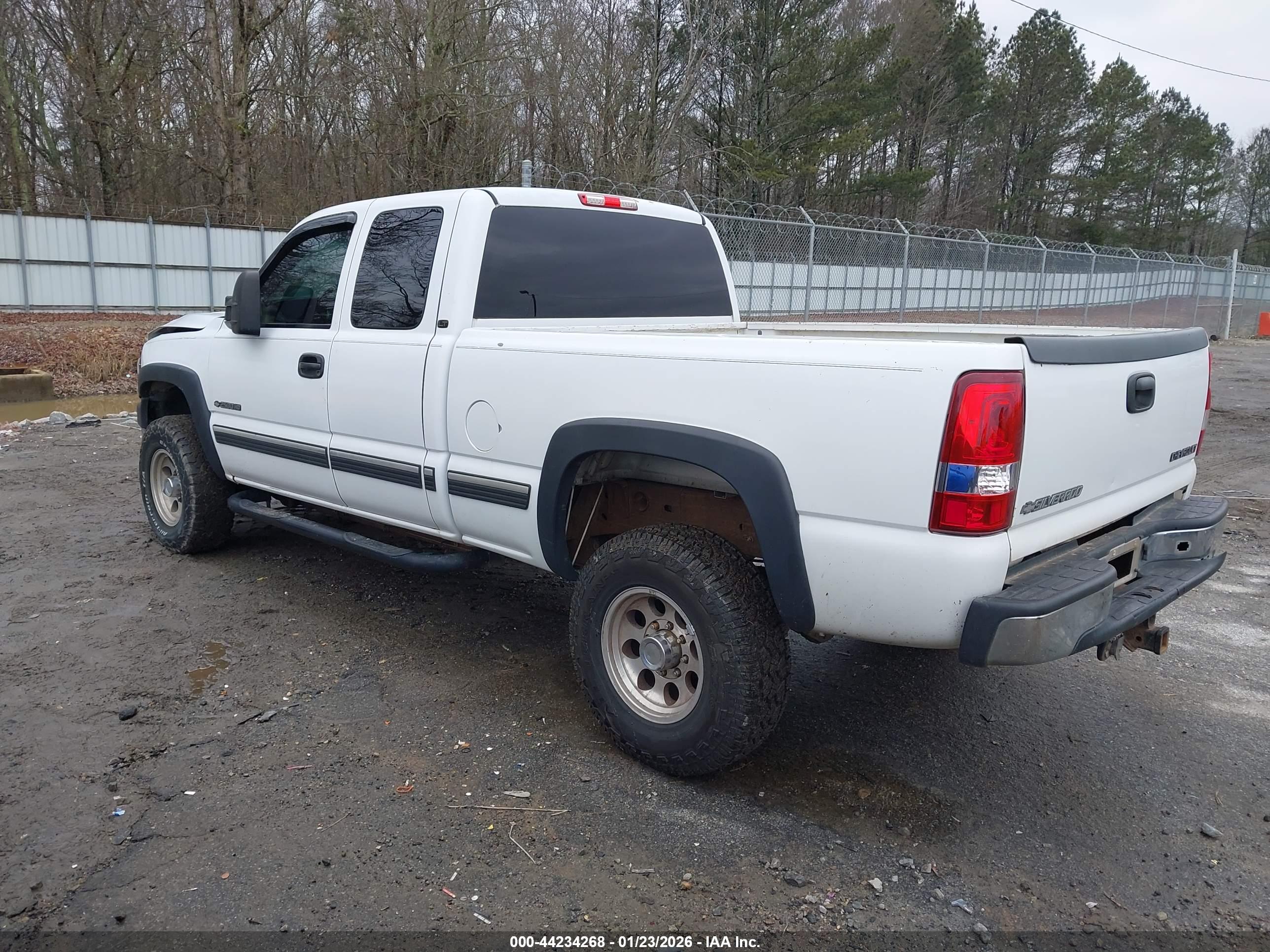 CHEVROLET SILVERADO image 3