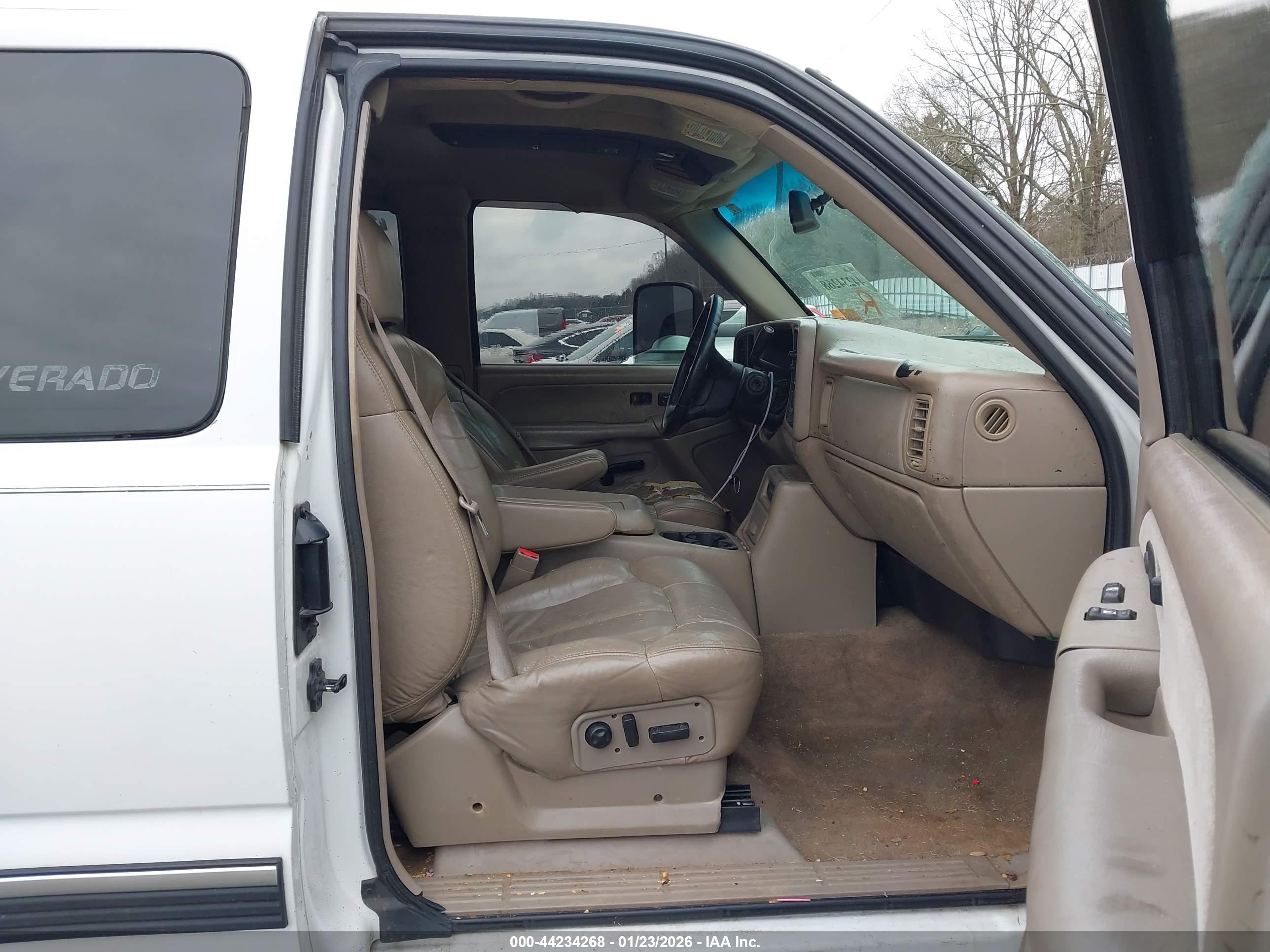 CHEVROLET SILVERADO image 5