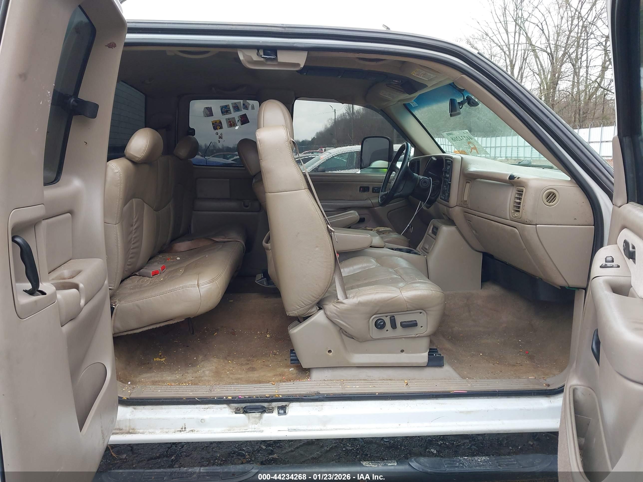 CHEVROLET SILVERADO image 8