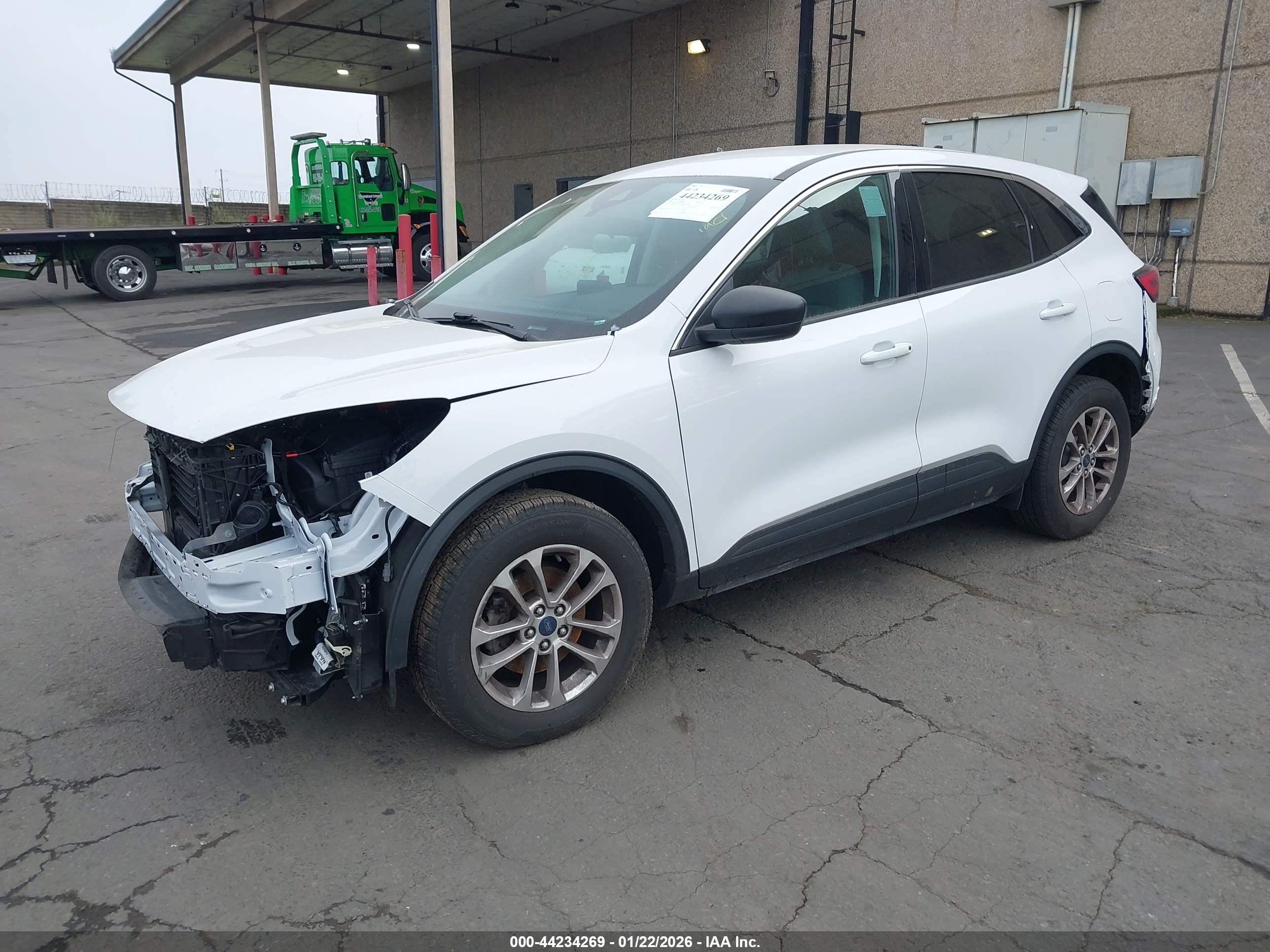 FORD ESCAPE image 2