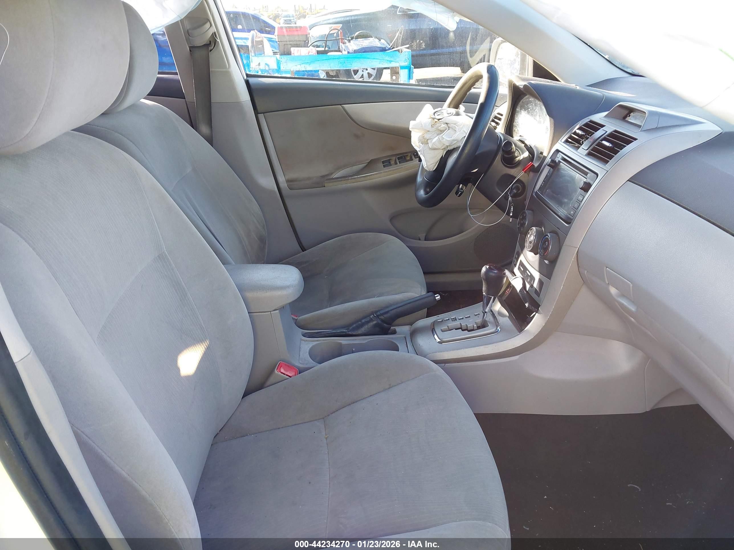 TOYOTA COROLLA image 5
