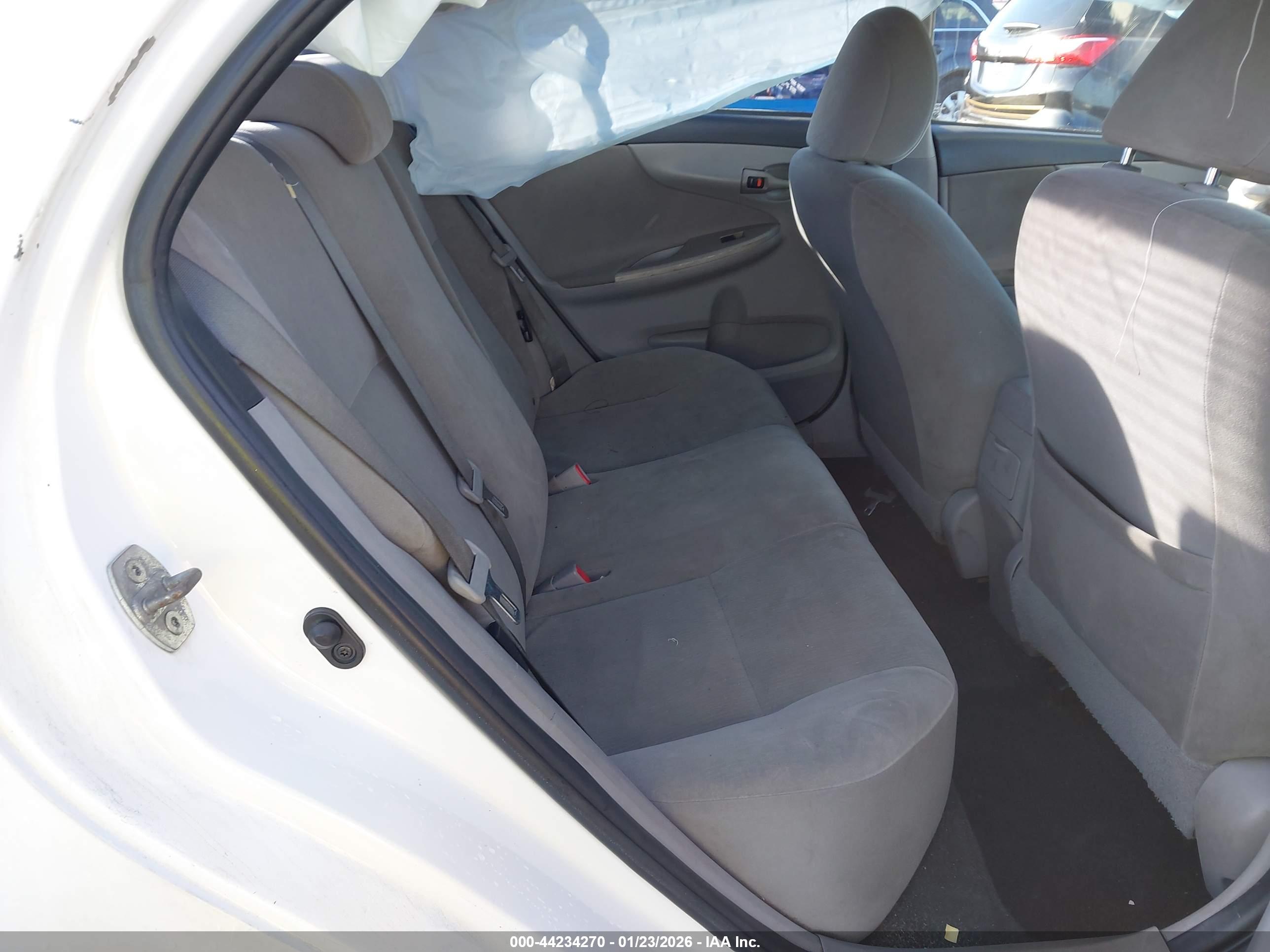 TOYOTA COROLLA image 8