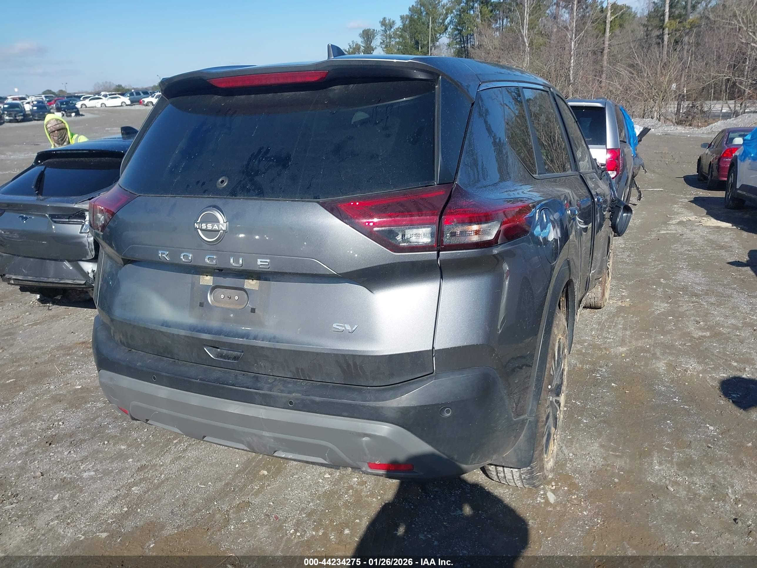 NISSAN ROGUE image 4