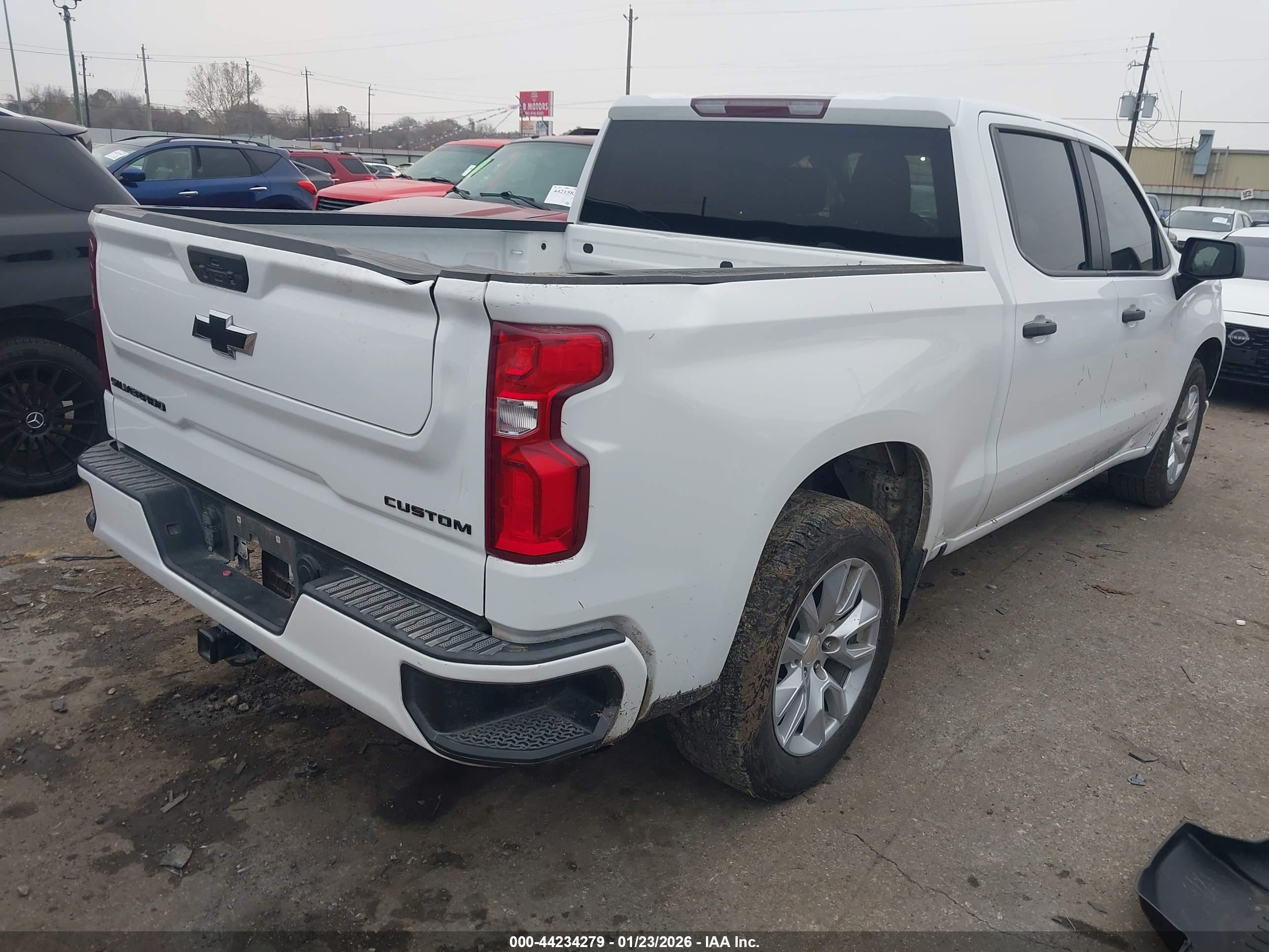 CHEVROLET SILVERADO image 4
