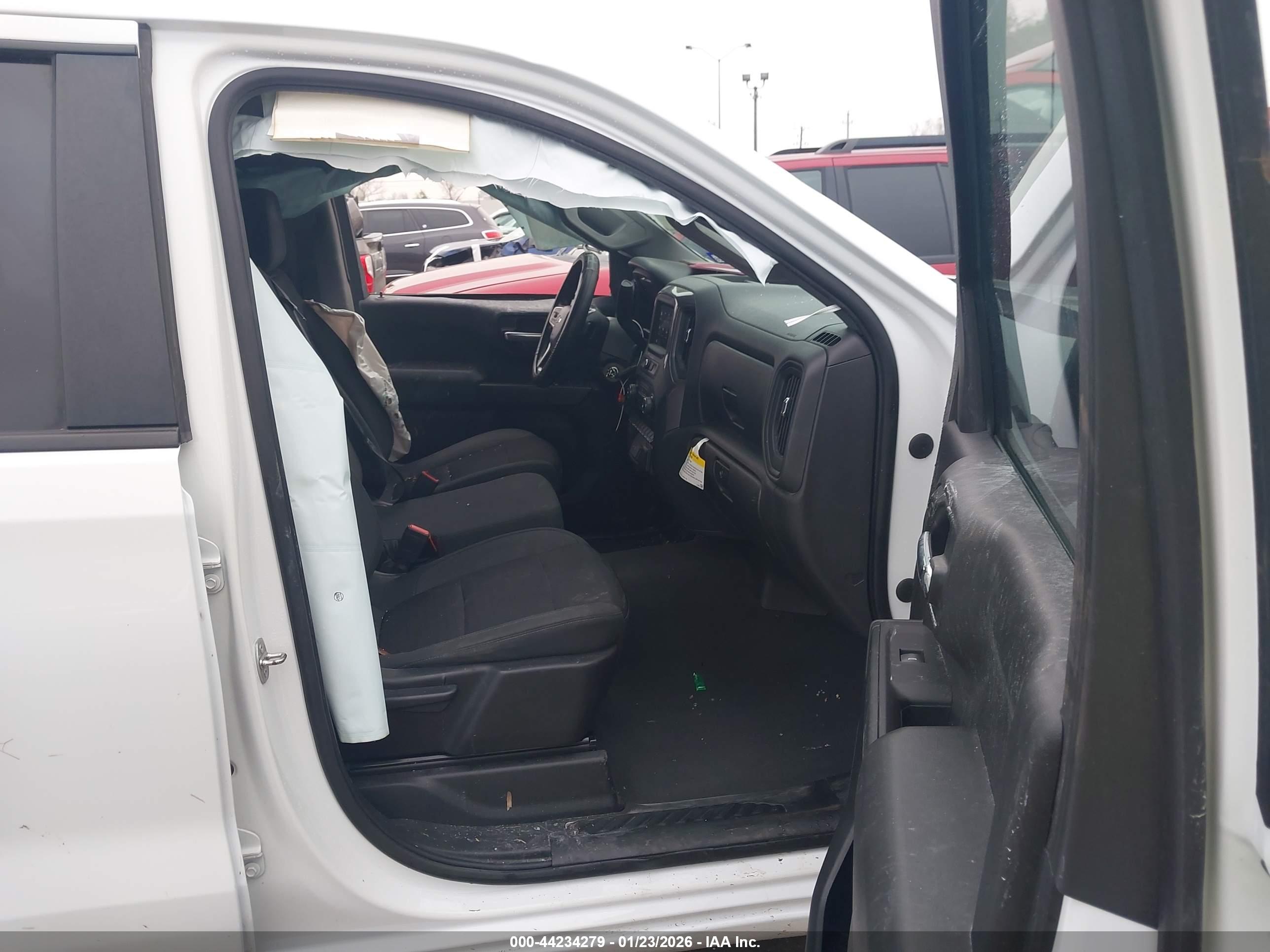 CHEVROLET SILVERADO image 5