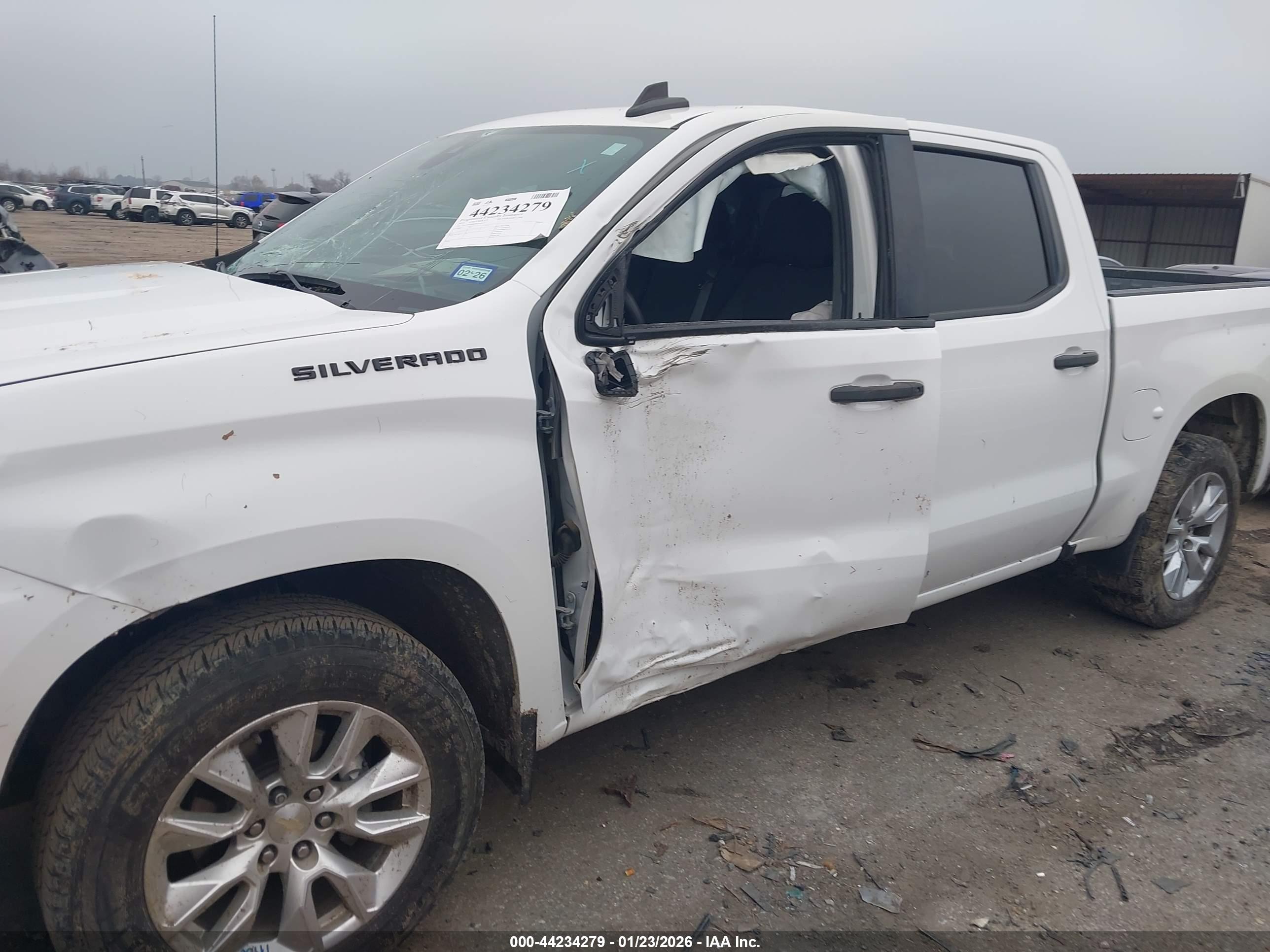 CHEVROLET SILVERADO image 6