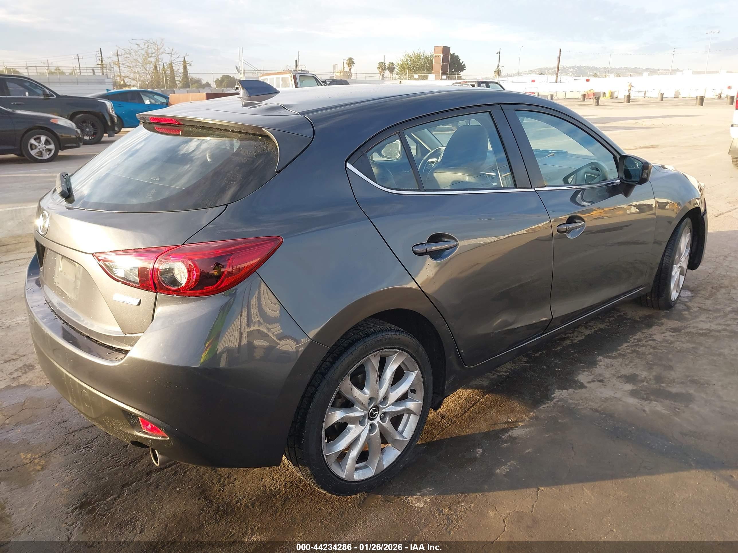 MAZDA MAZDA3 image 4