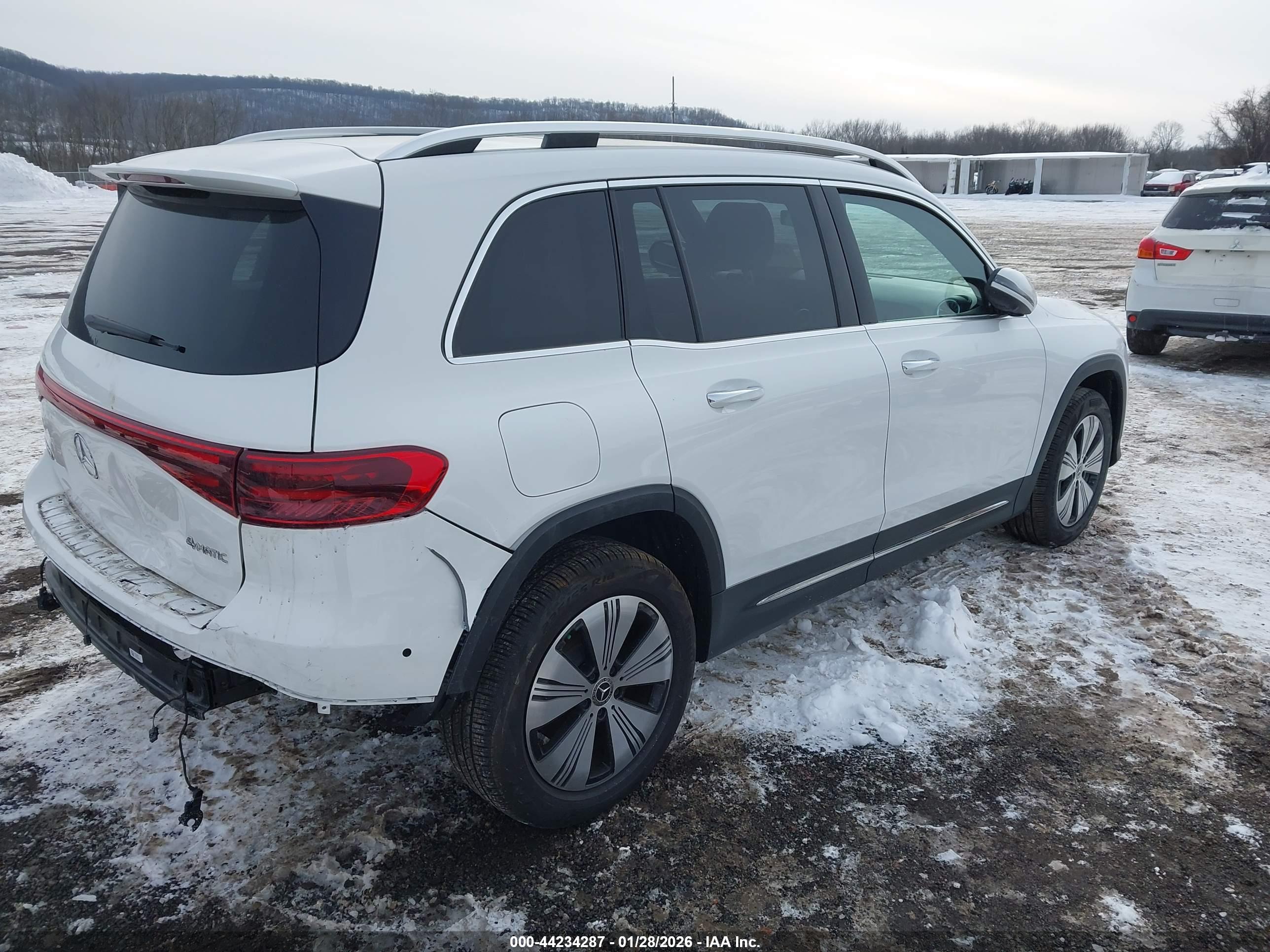 MERCEDES-BENZ EQB image 4