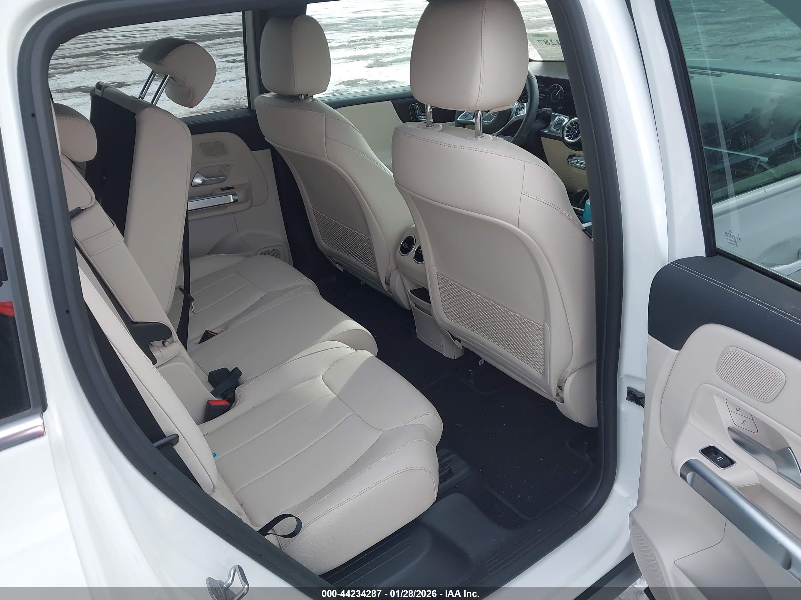 MERCEDES-BENZ EQB image 8