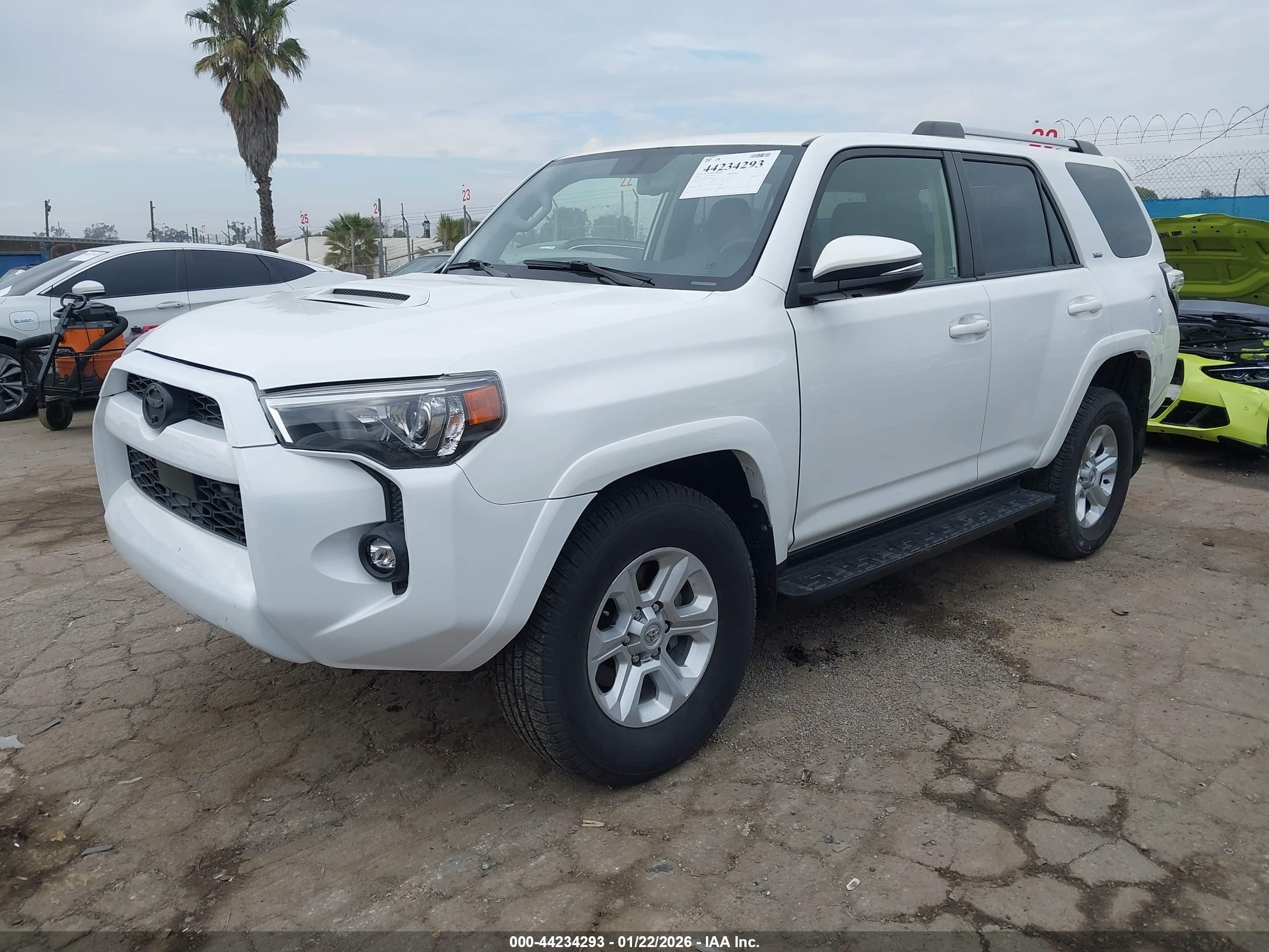 TOYOTA 4RUNNER image 2