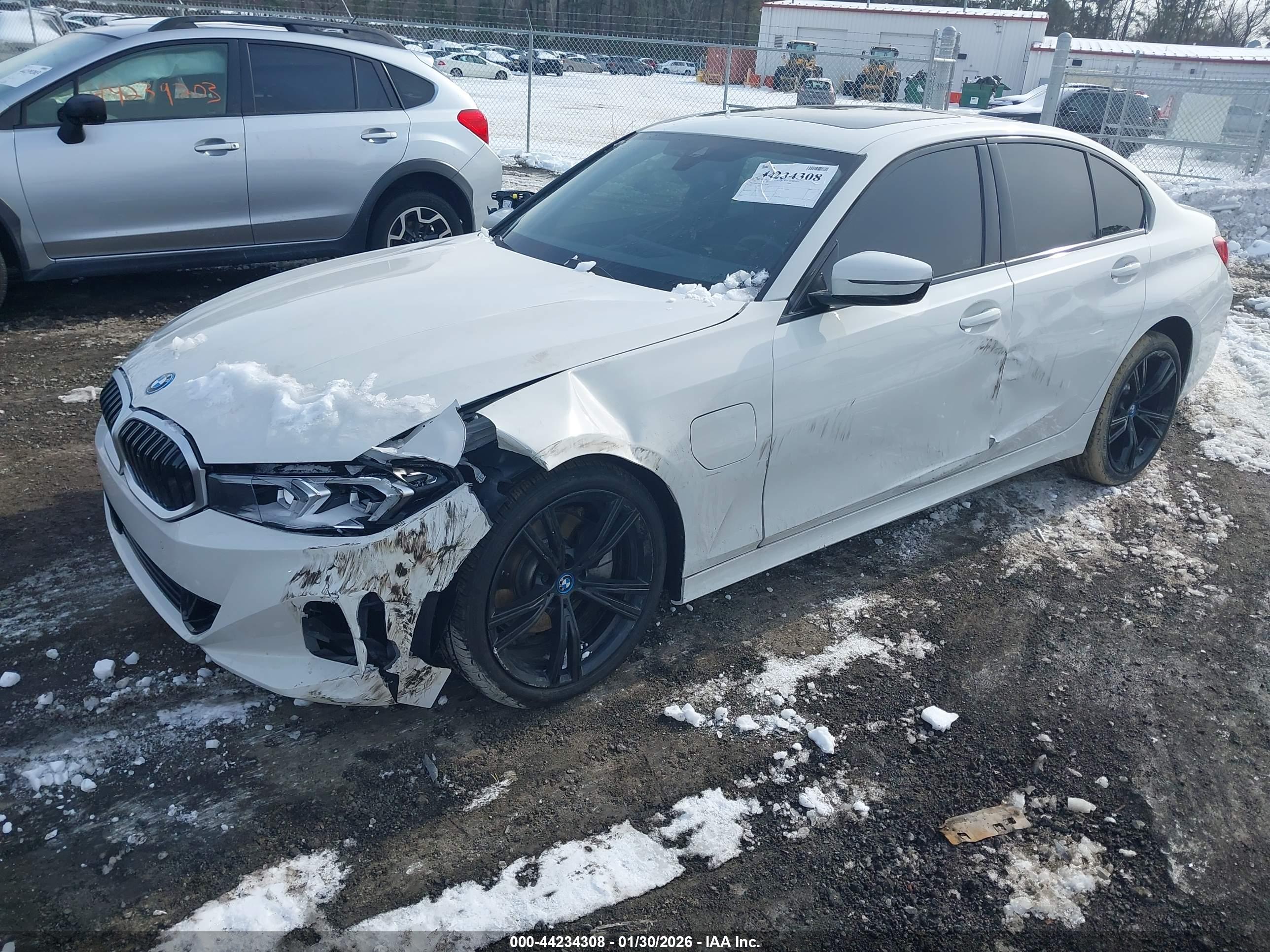 BMW 330E image 2