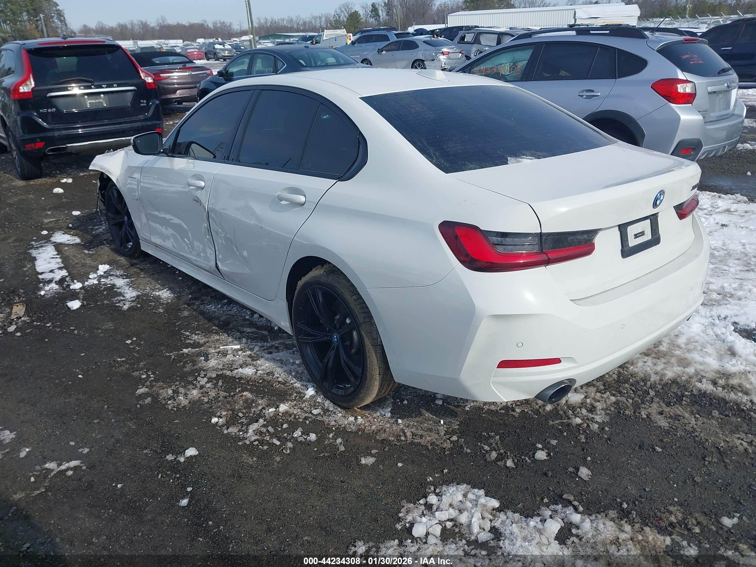 BMW 330E image 3
