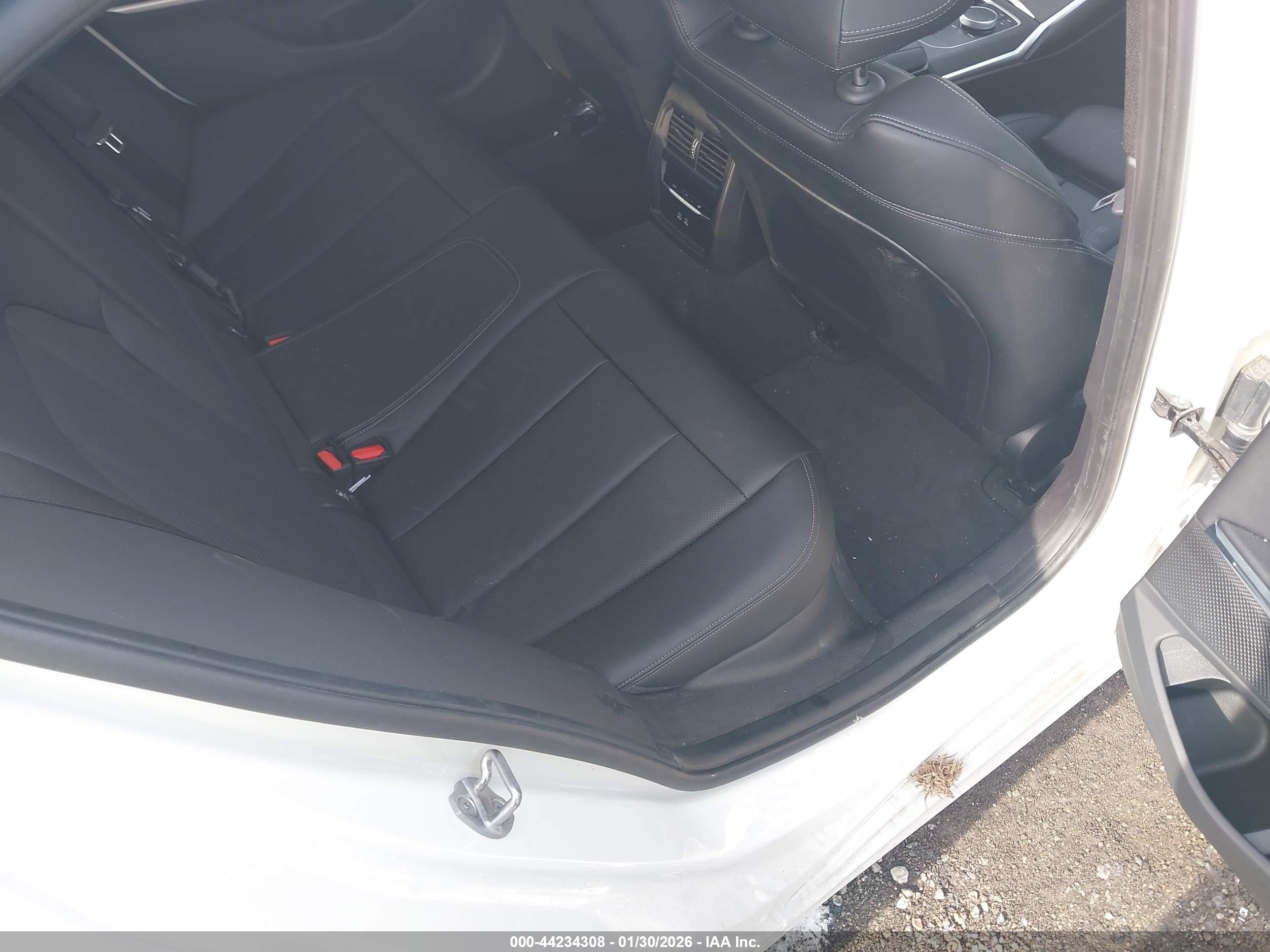 BMW 330E image 8