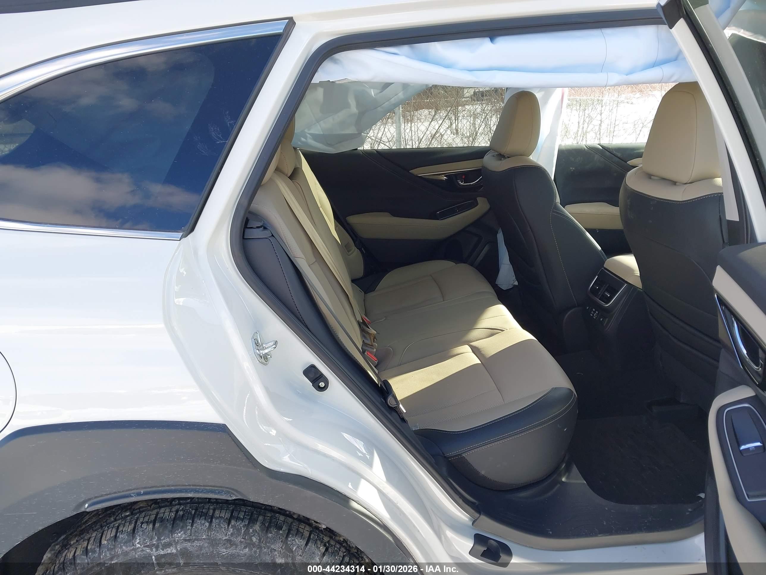 SUBARU OUTBACK image 8