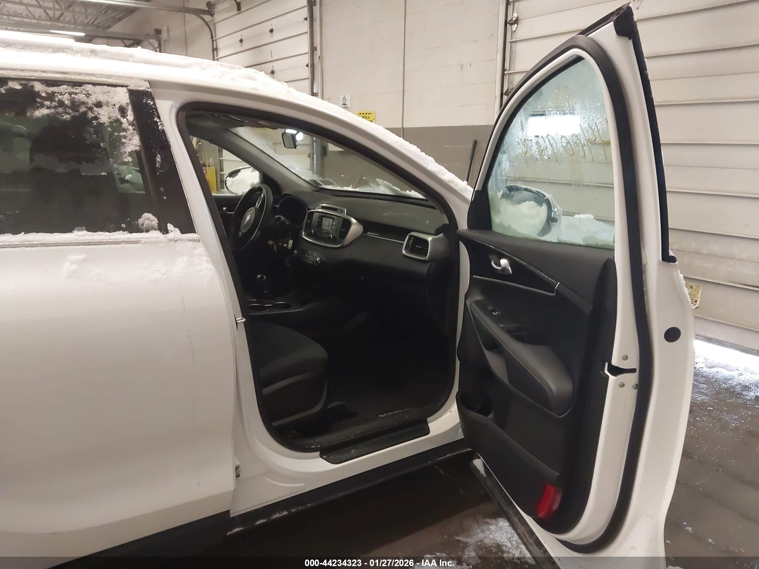 KIA SORENTO image 5