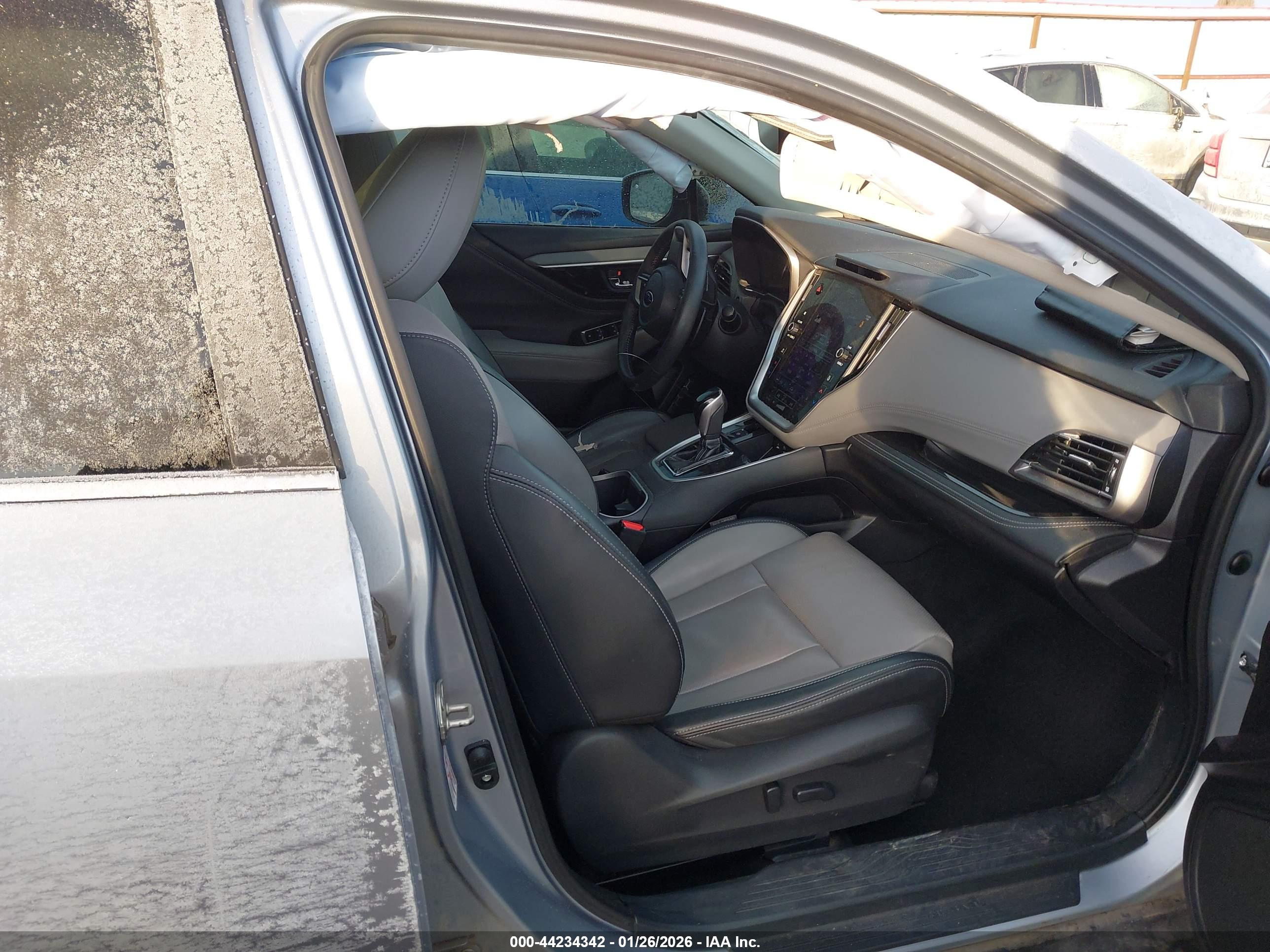 SUBARU OUTBACK image 5