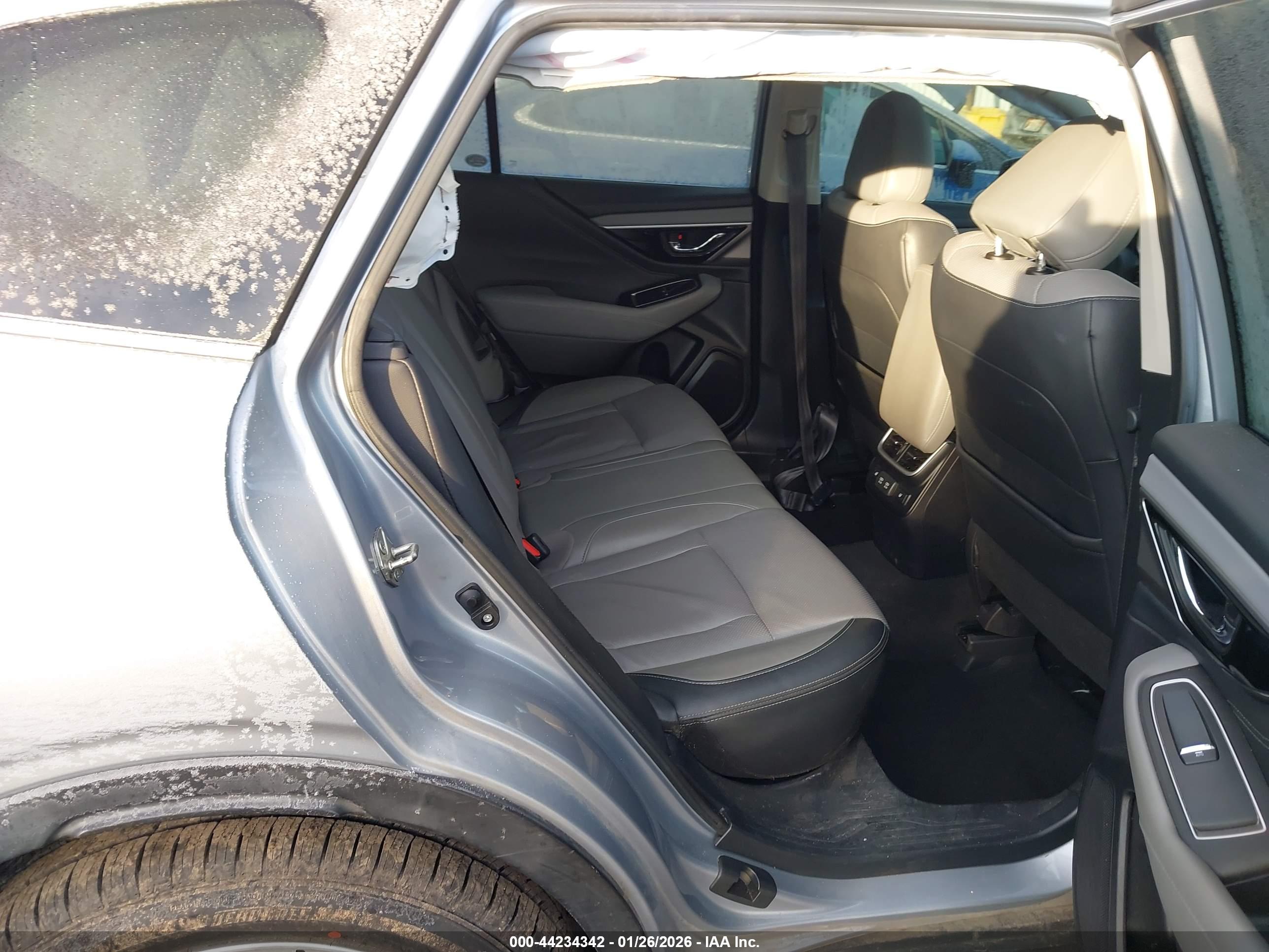 SUBARU OUTBACK image 8