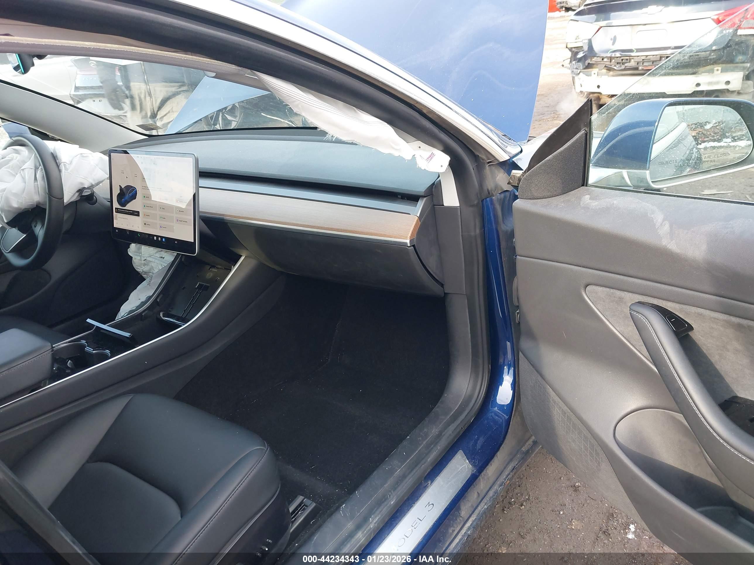 TESLA MODEL image 5