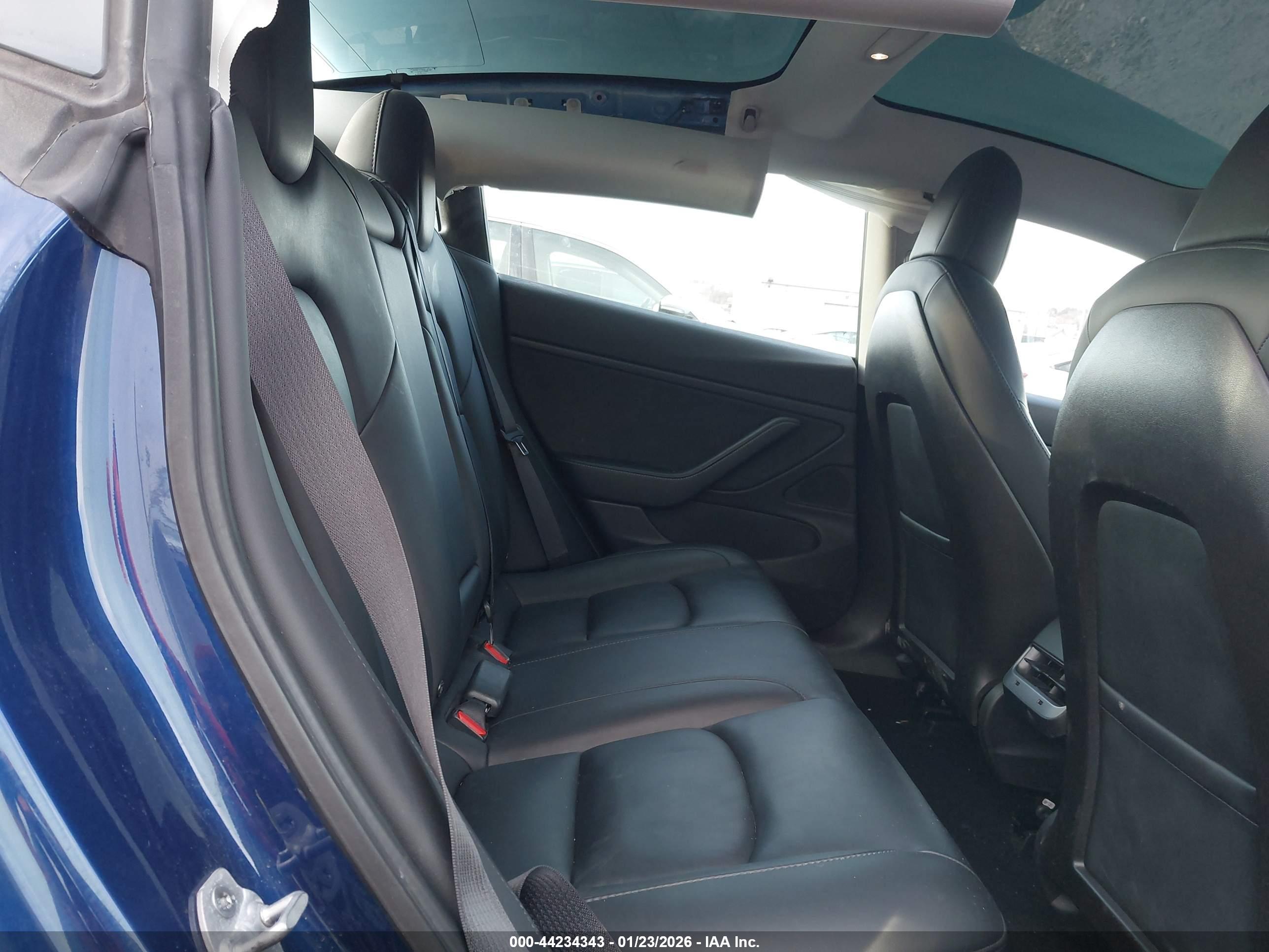 TESLA MODEL image 8