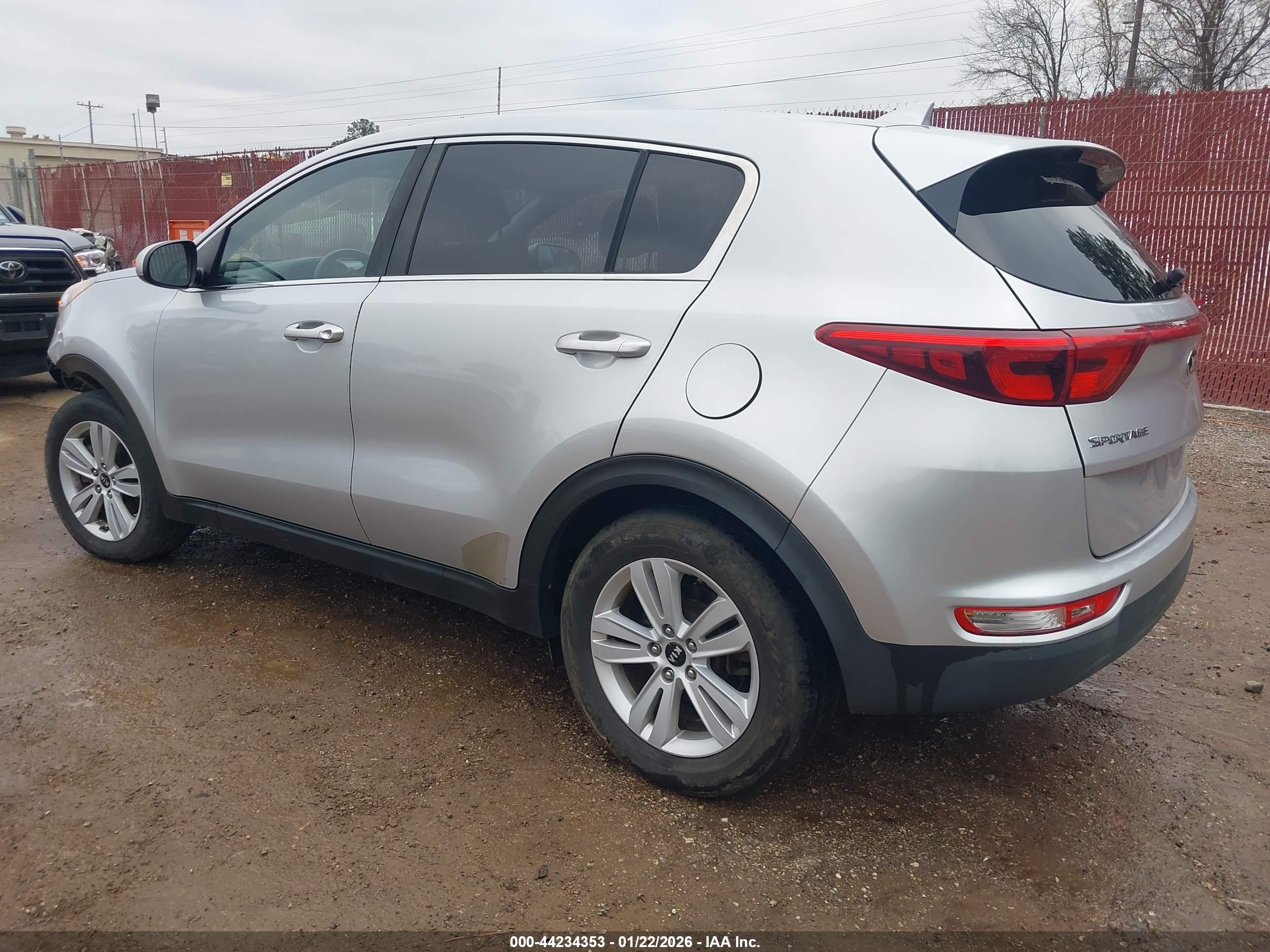 KIA SPORTAGE image 3