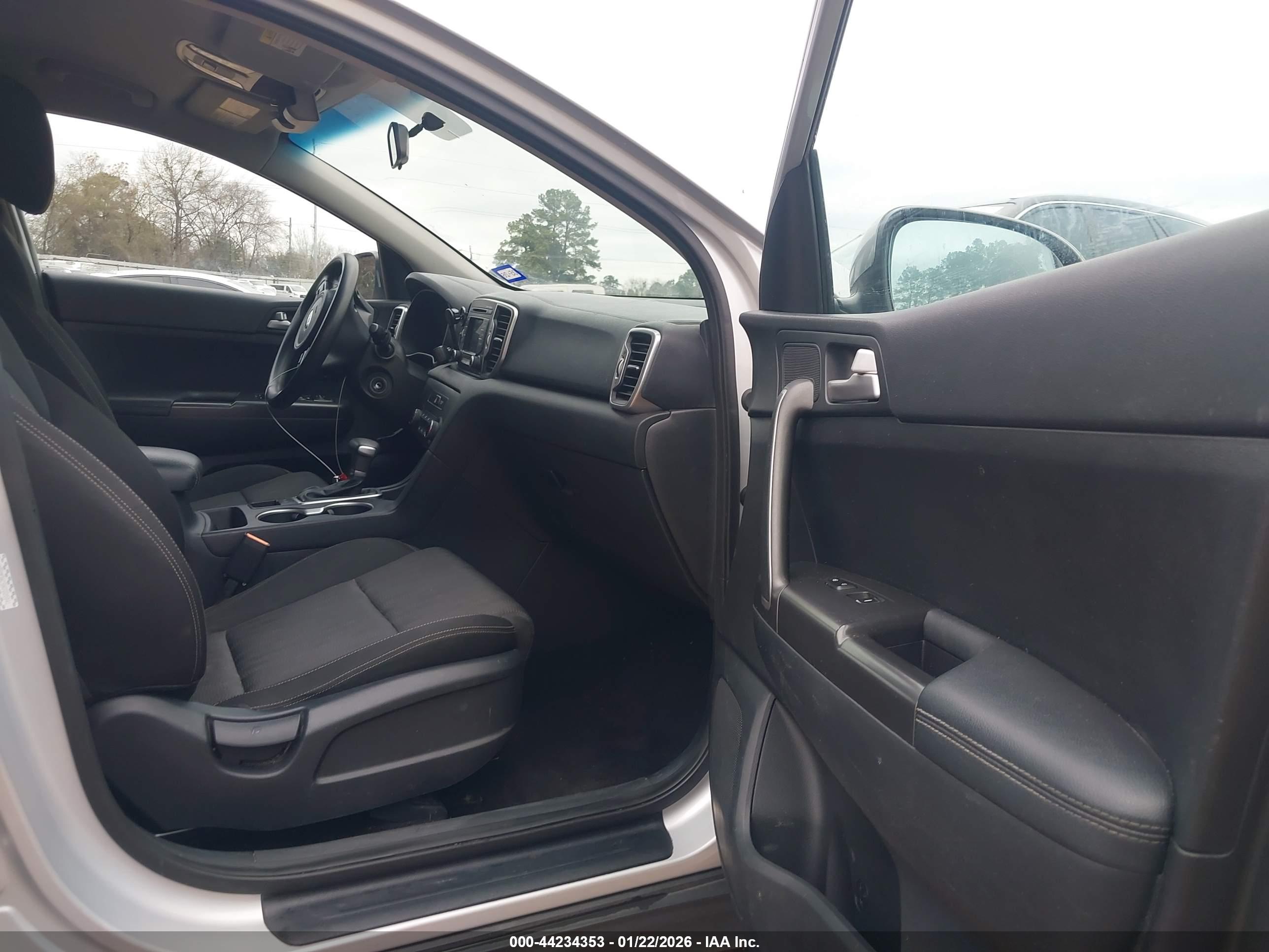 KIA SPORTAGE image 5