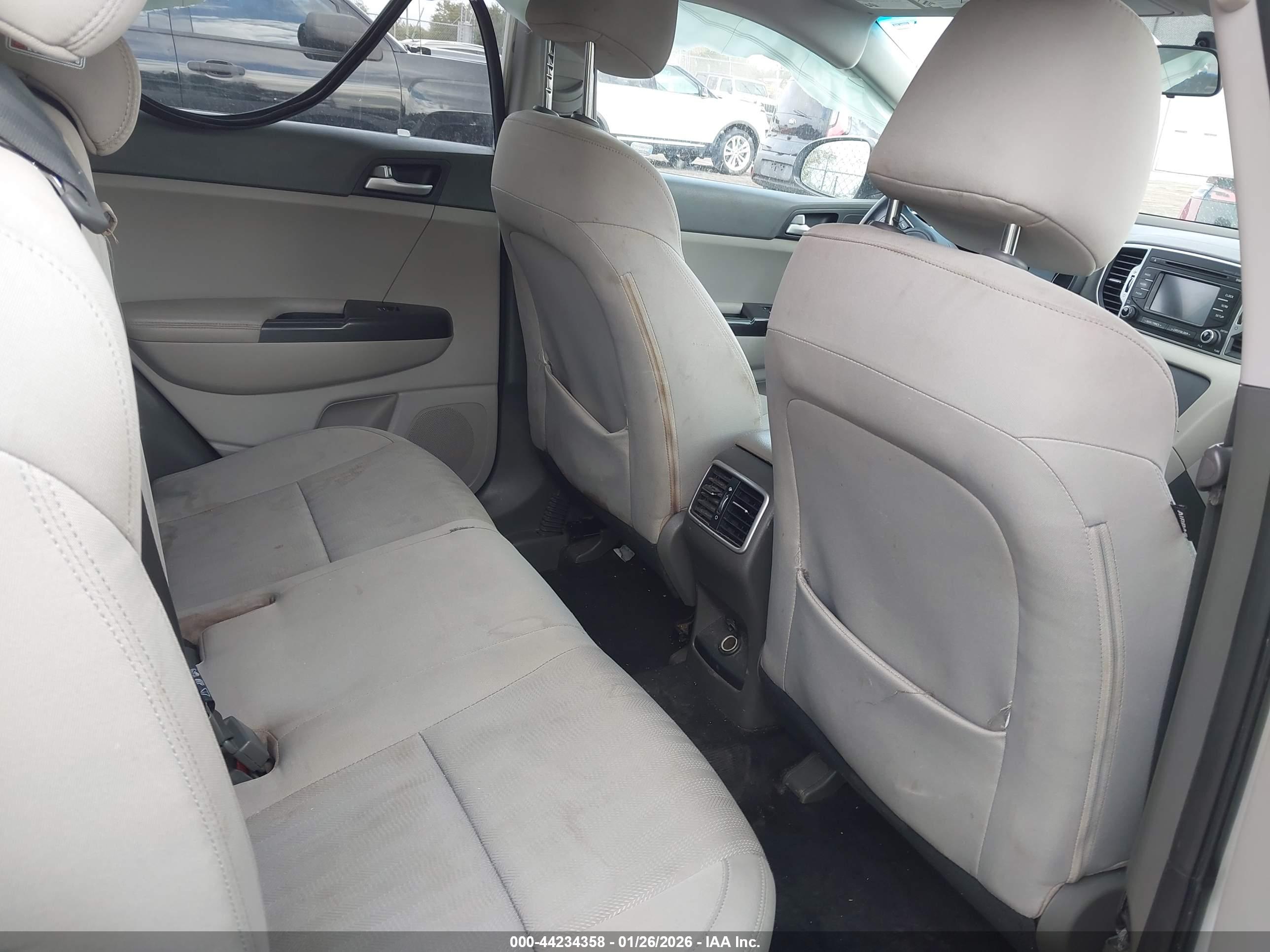 KIA SPORTAGE image 8