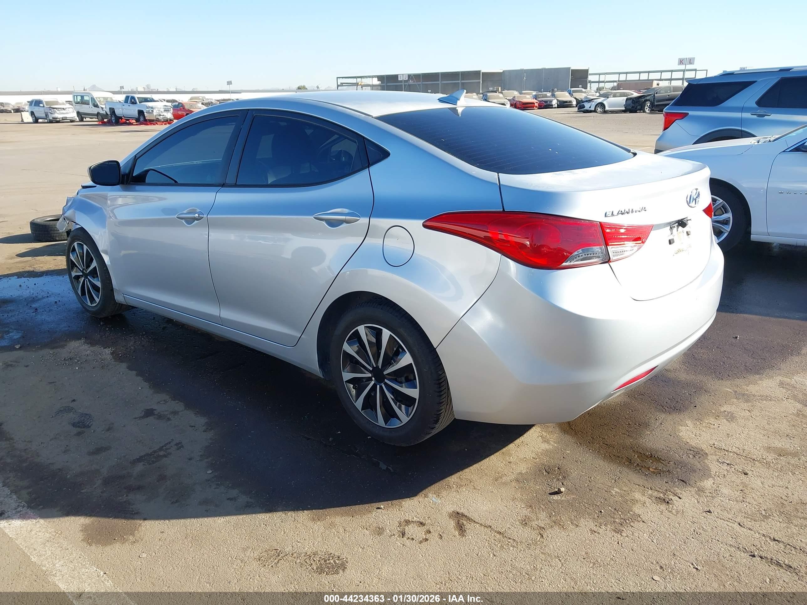 HYUNDAI ELANTRA image 3